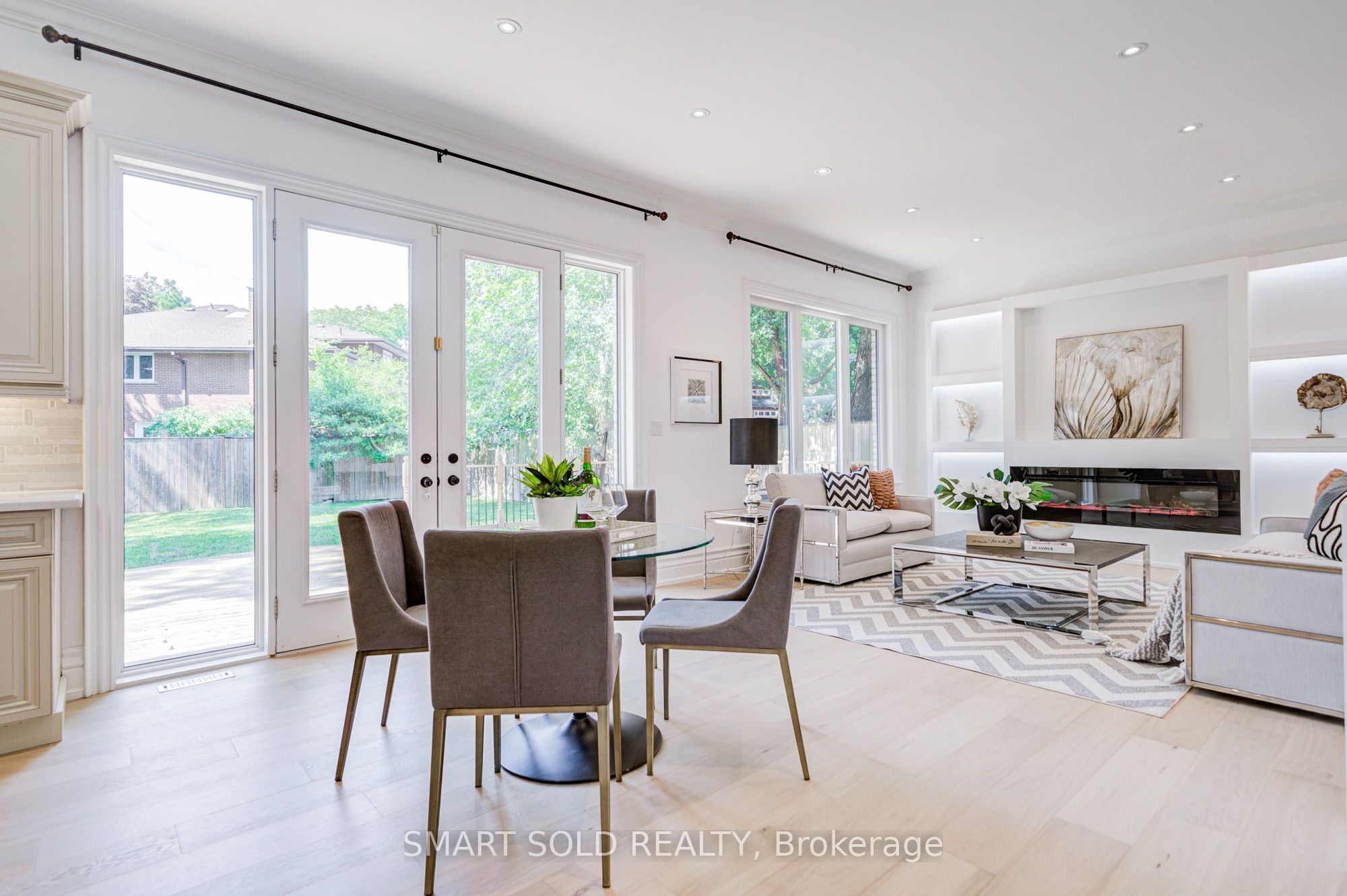 201 Burnhamthorpe Road Property Photo 19