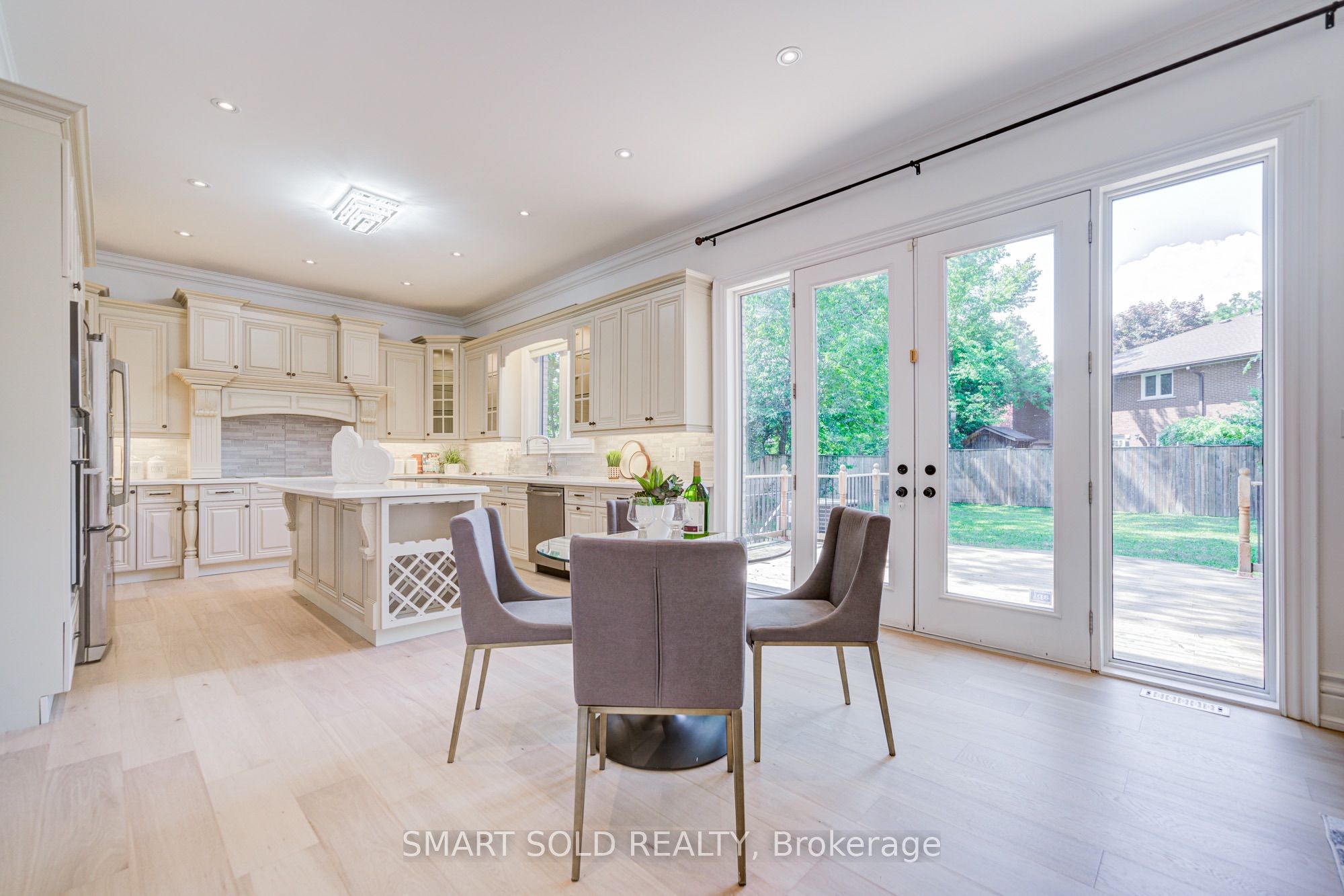201 Burnhamthorpe Road Property Photo 20
