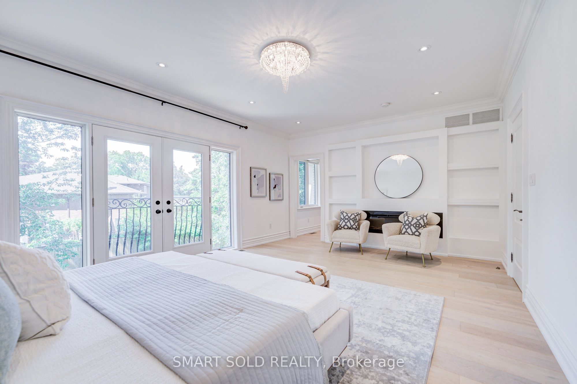 201 Burnhamthorpe Road Property Photo 25