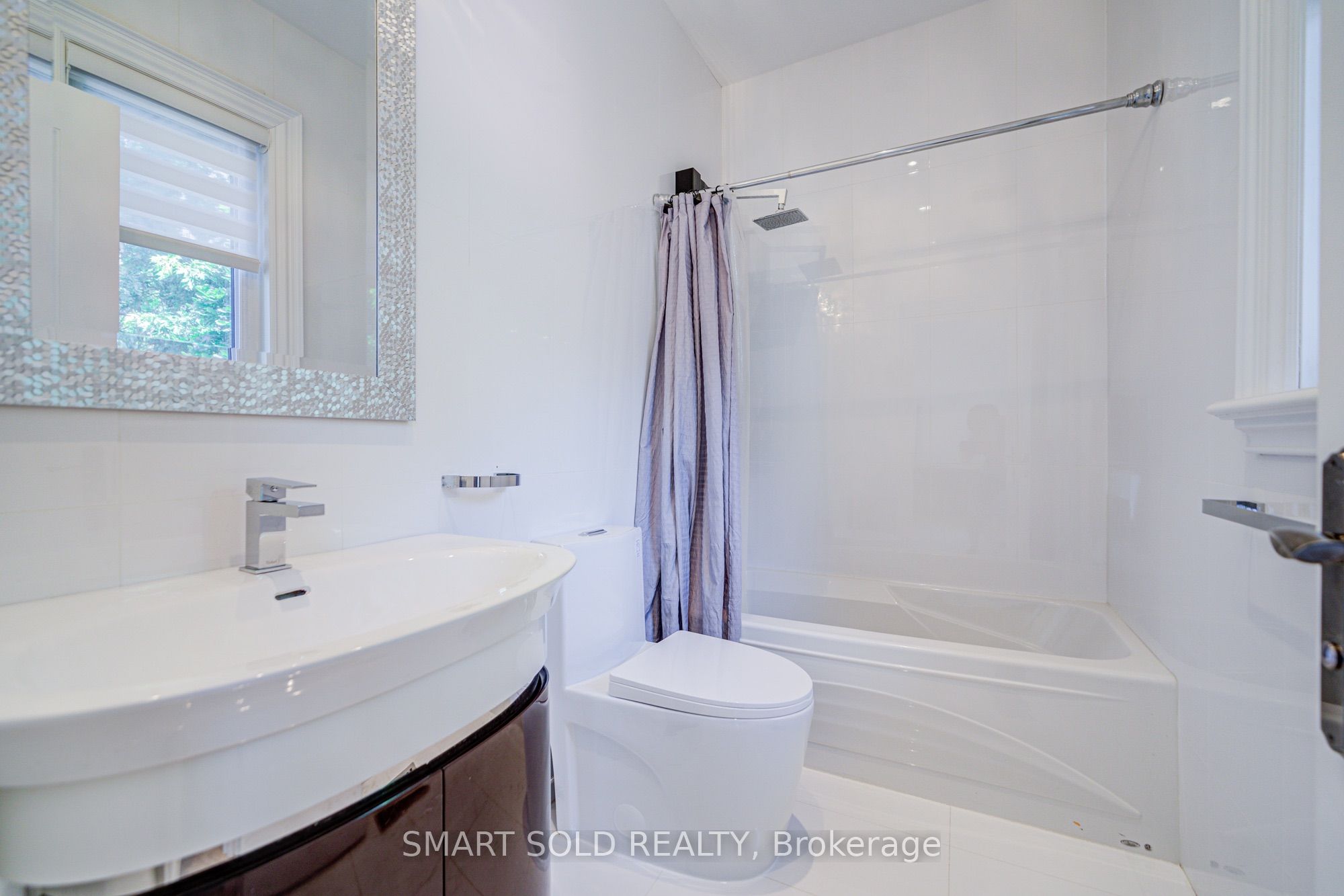 201 Burnhamthorpe Road Property Photo 32