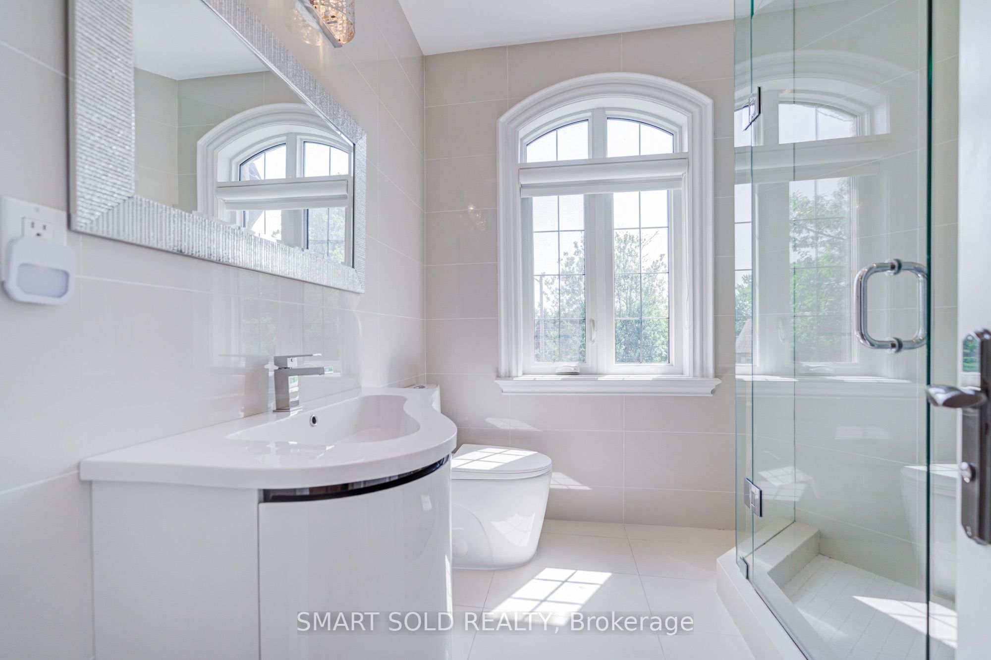 201 Burnhamthorpe Road Property Photo 34