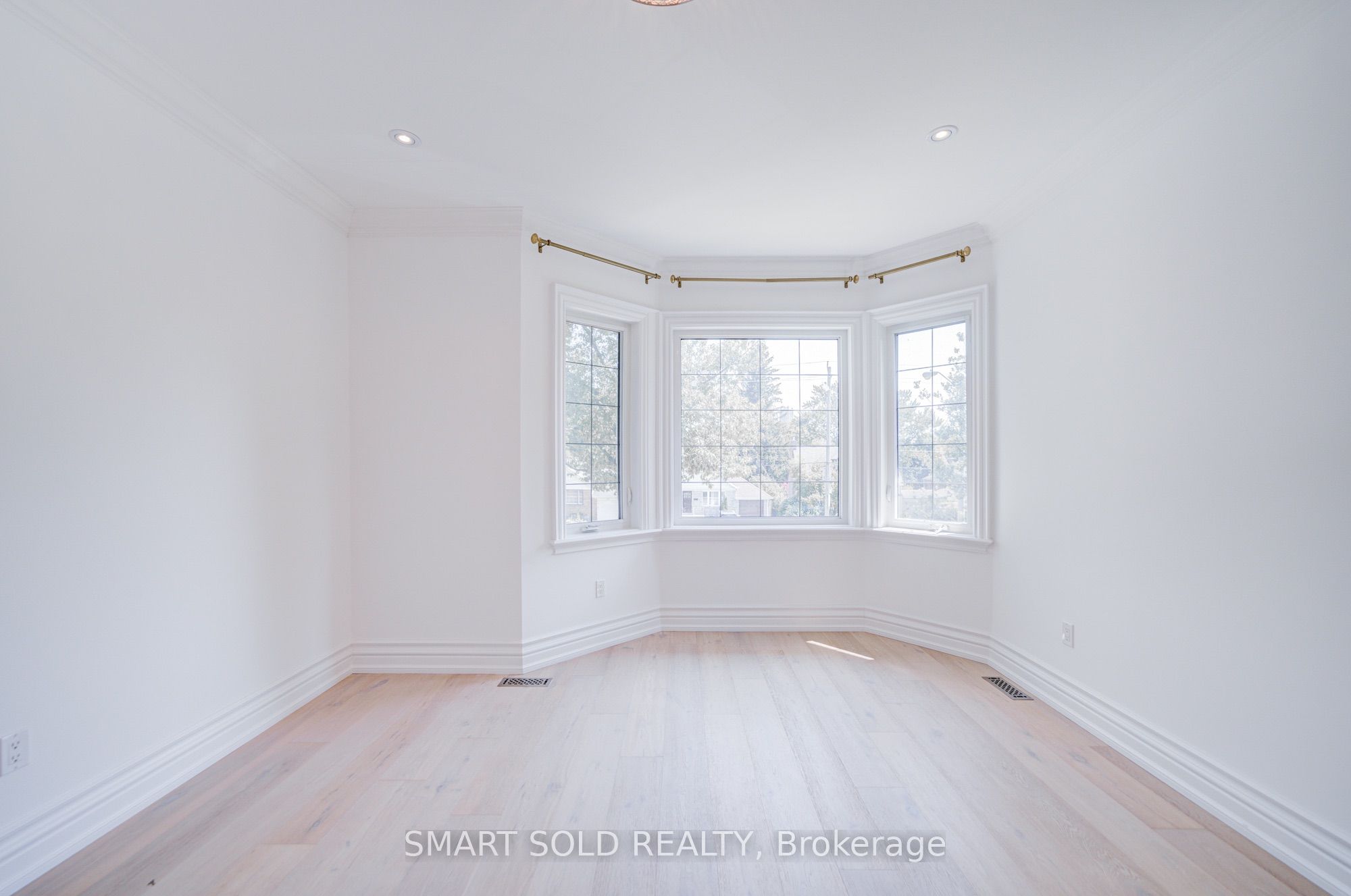 201 Burnhamthorpe Road Property Photo 35