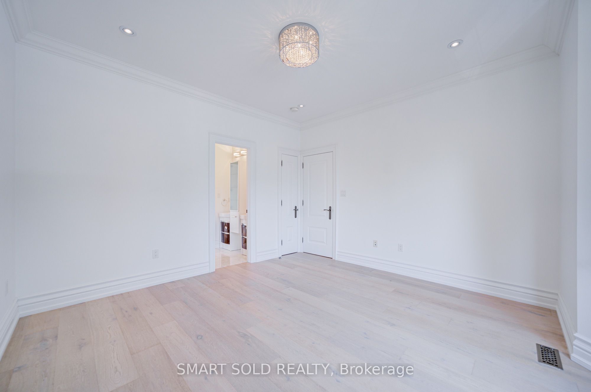 201 Burnhamthorpe Road Property Photo 36