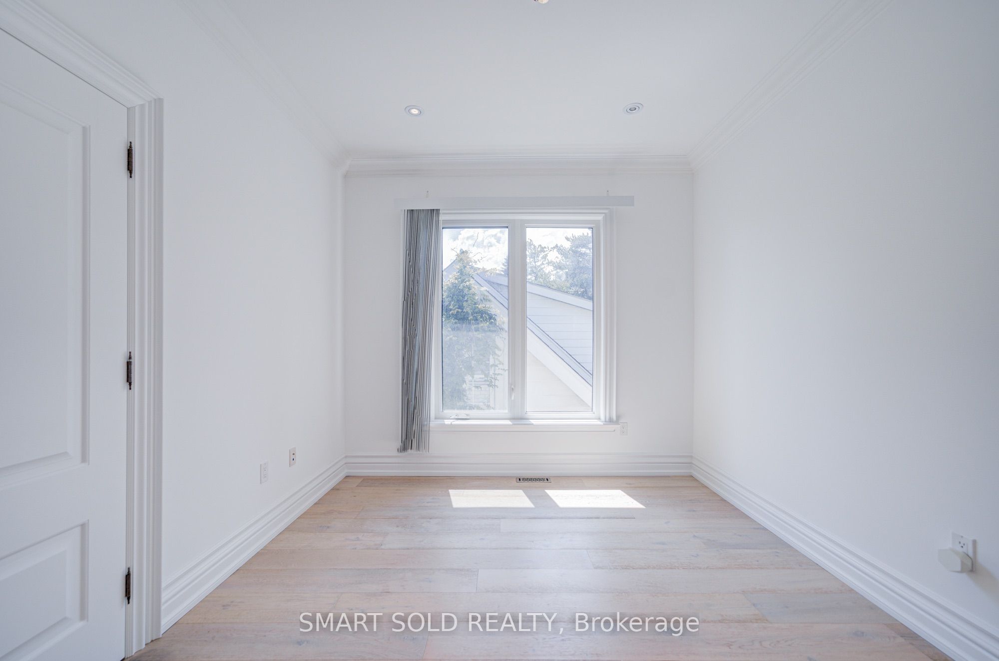 201 Burnhamthorpe Road Property Photo 37