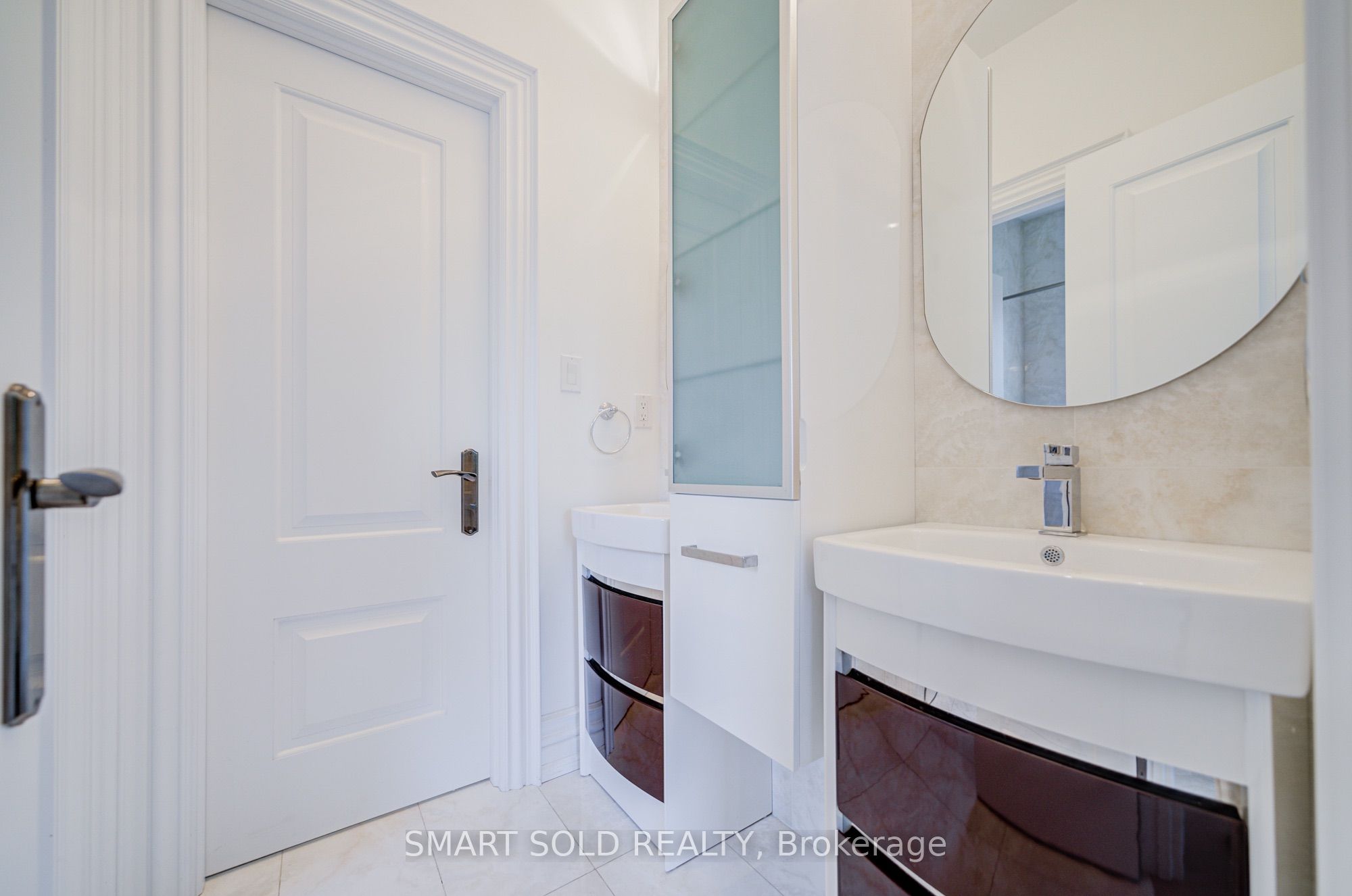 201 Burnhamthorpe Road Property Photo 38