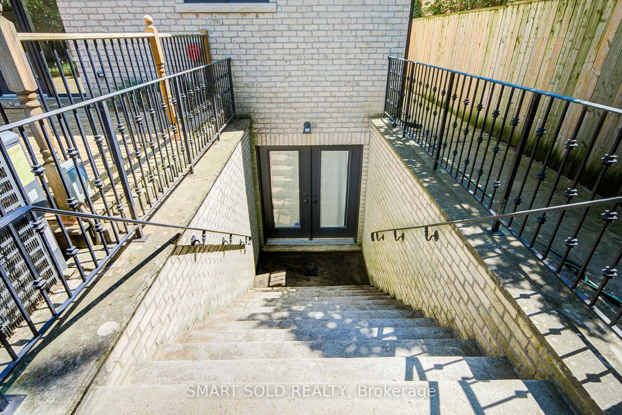 201 Burnhamthorpe Road Property Photo 47