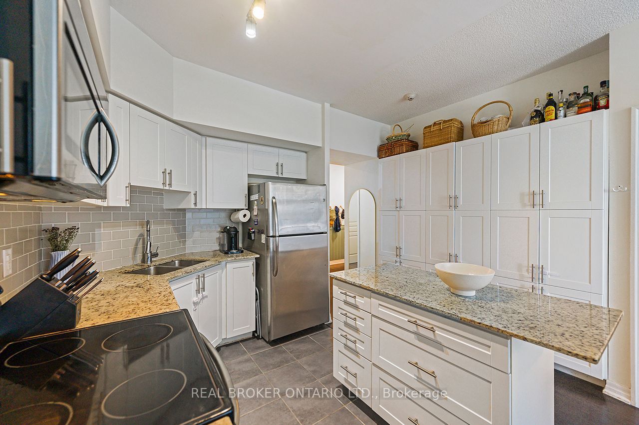 1940 Ironstone Drive 403 Property Photo 4