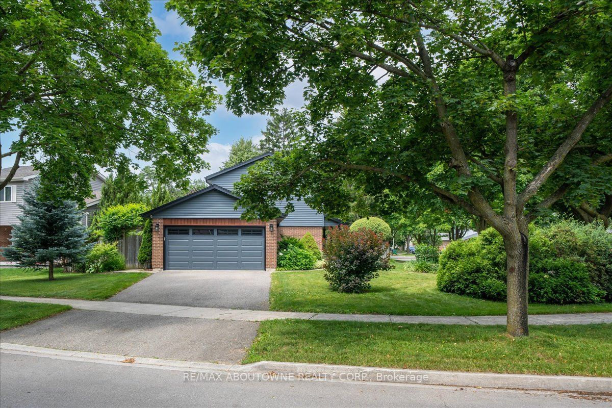 3985 Taffey Crescent Property Photo 4