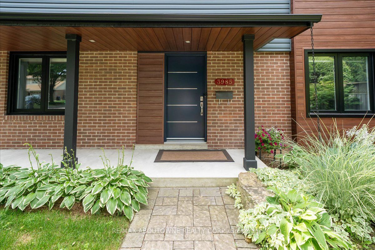3985 Taffey Crescent Property Photo 5