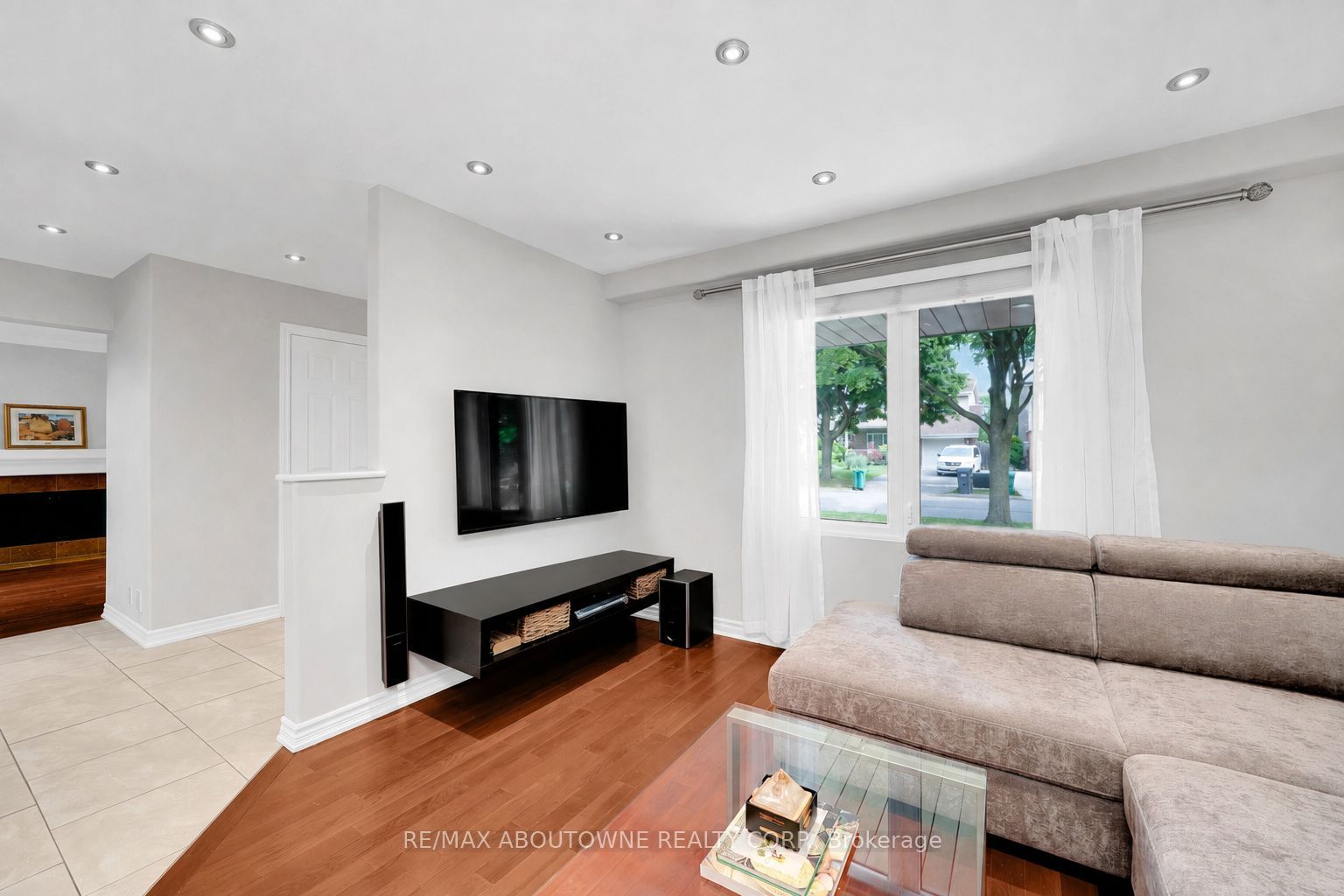 3985 Taffey Crescent Property Photo 7