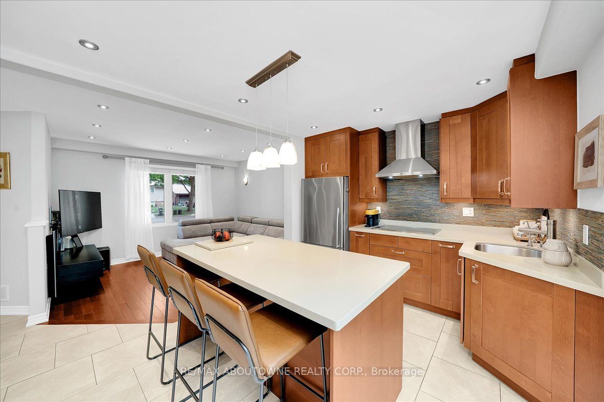 3985 Taffey Crescent Property Photo 14