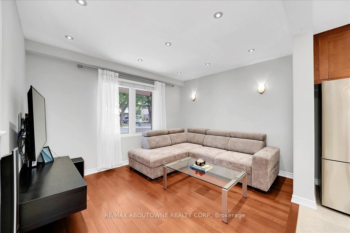 3985 Taffey Crescent Property Photo 15