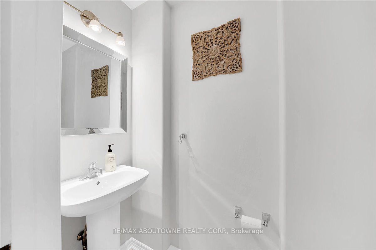 3985 Taffey Crescent Property Photo 19