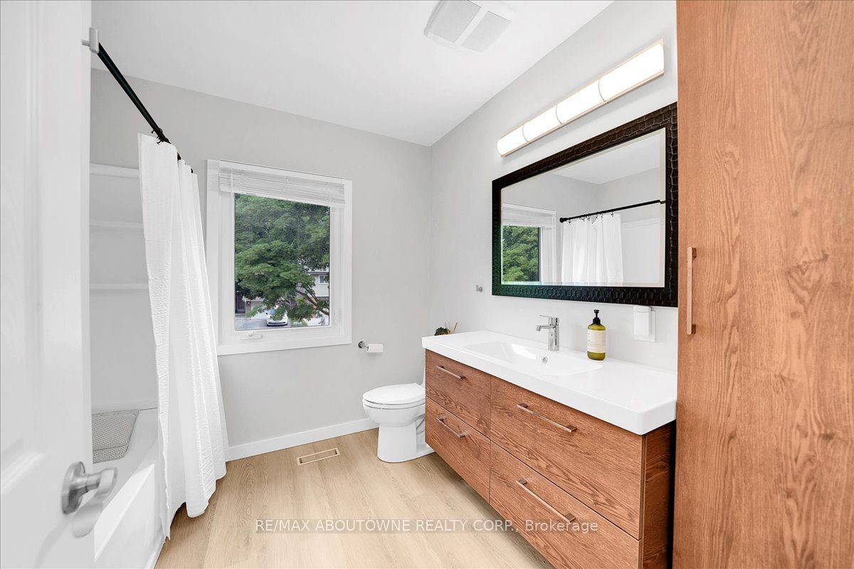 3985 Taffey Crescent Property Photo 26