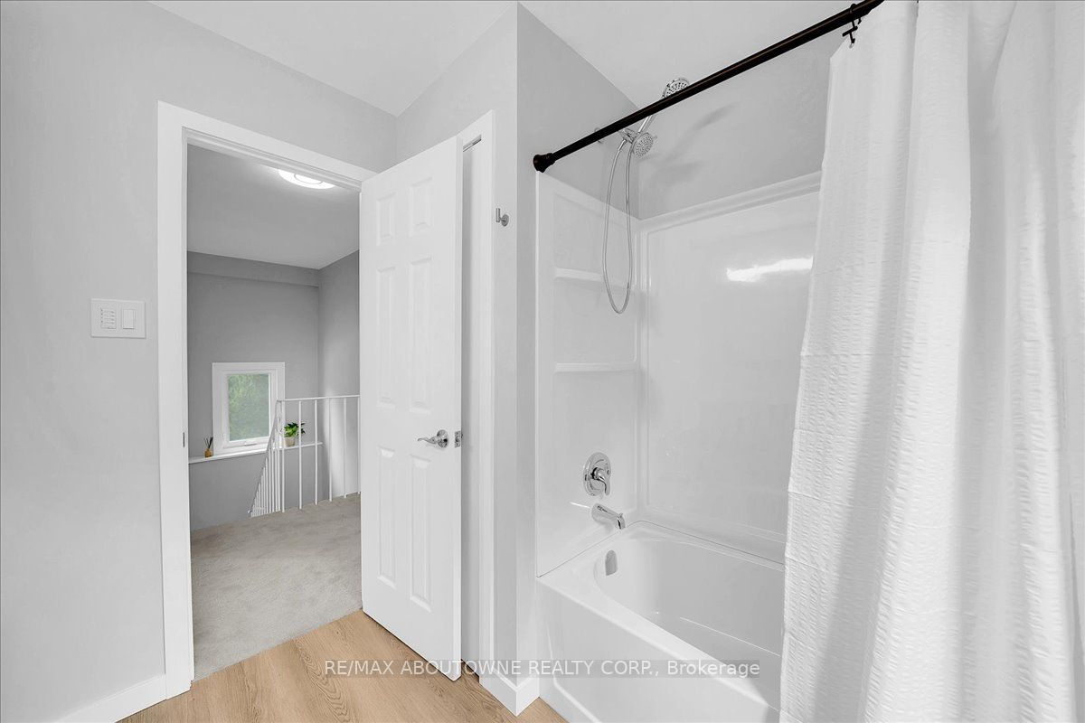 3985 Taffey Crescent Property Photo 27