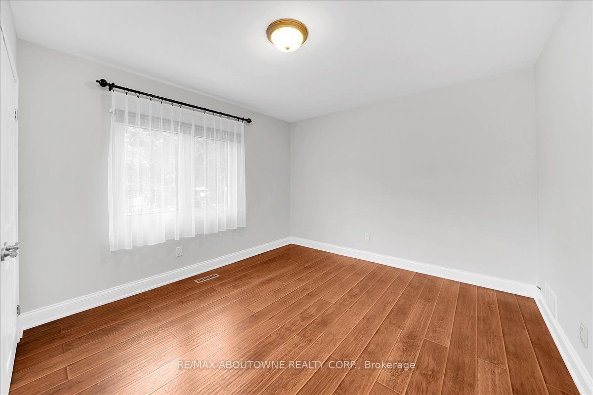 3985 Taffey Crescent Property Photo 28
