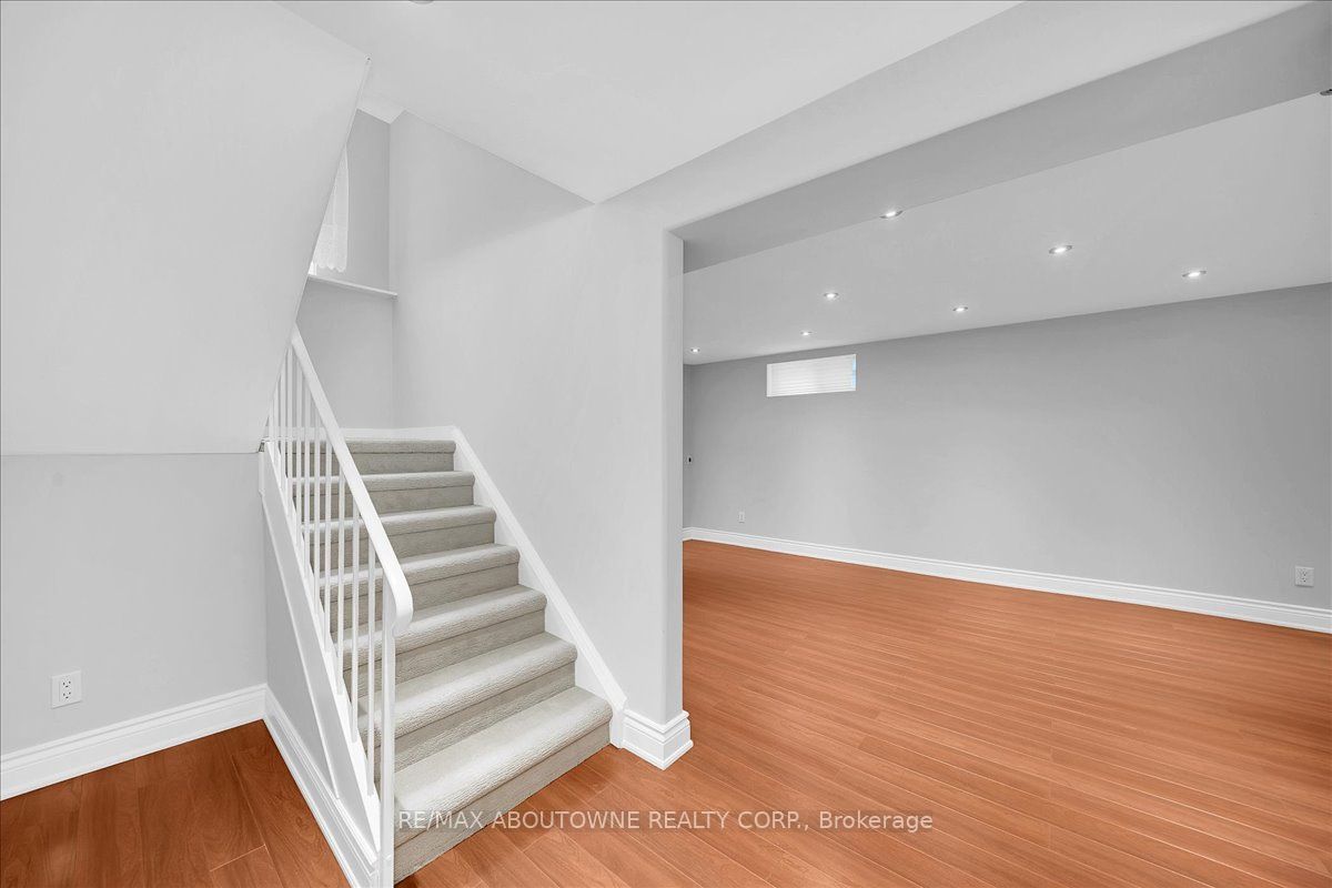 3985 Taffey Crescent Property Photo 32