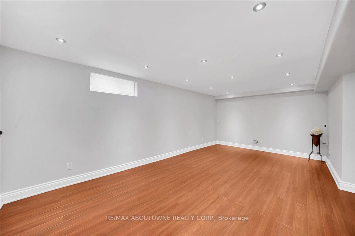 3985 Taffey Crescent Property Photo 33