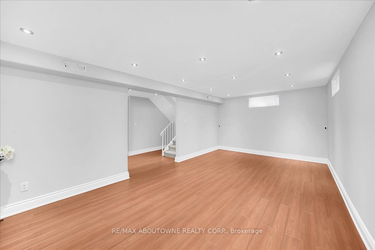3985 Taffey Crescent Property Photo 34