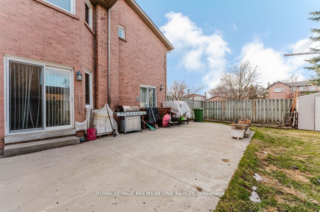 25 Sir Lancelot Court Property Photo 45