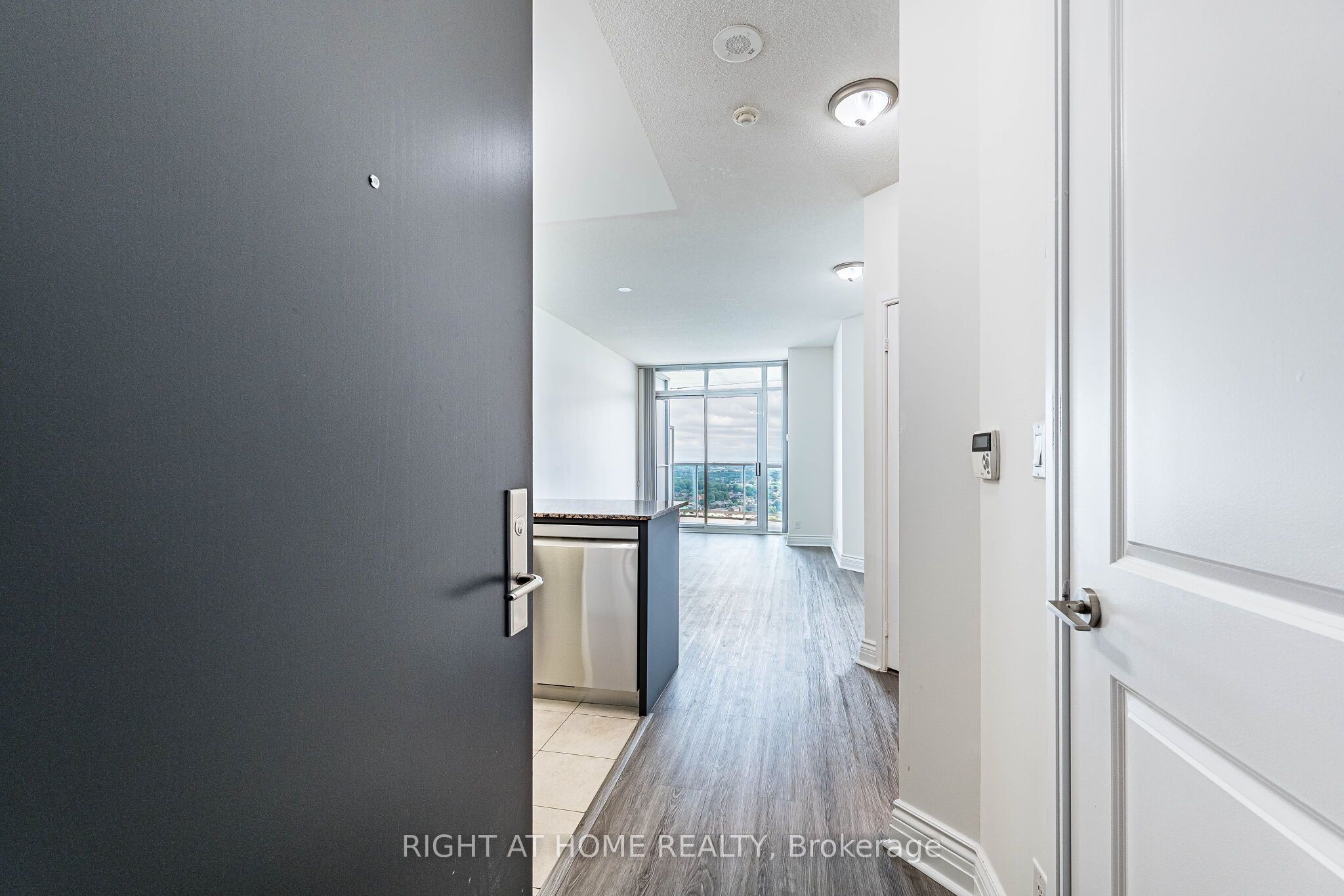 80 Absolute Avenue 2302 Property Photo 10