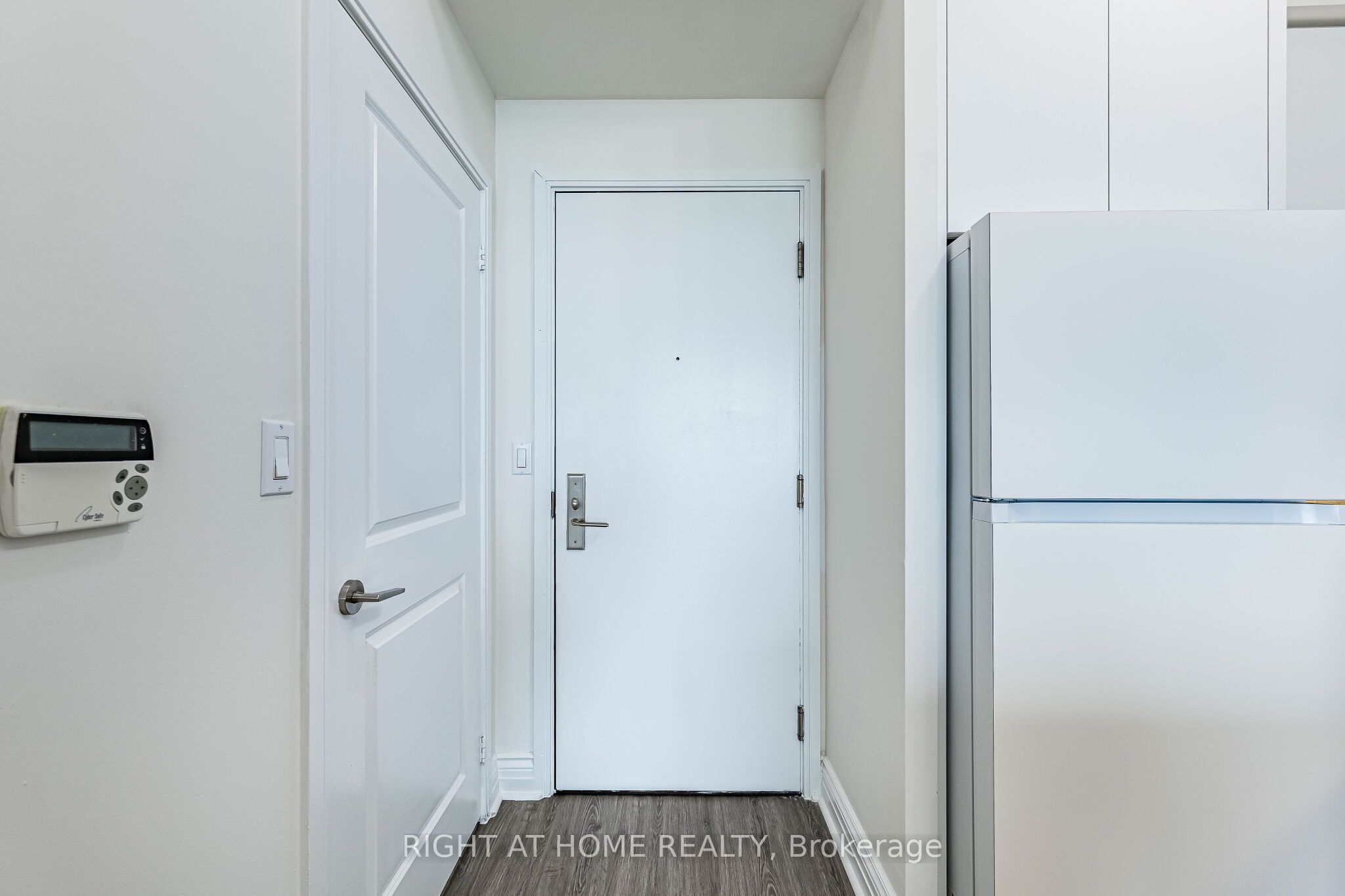 80 Absolute Avenue 2302 Property Photo 11