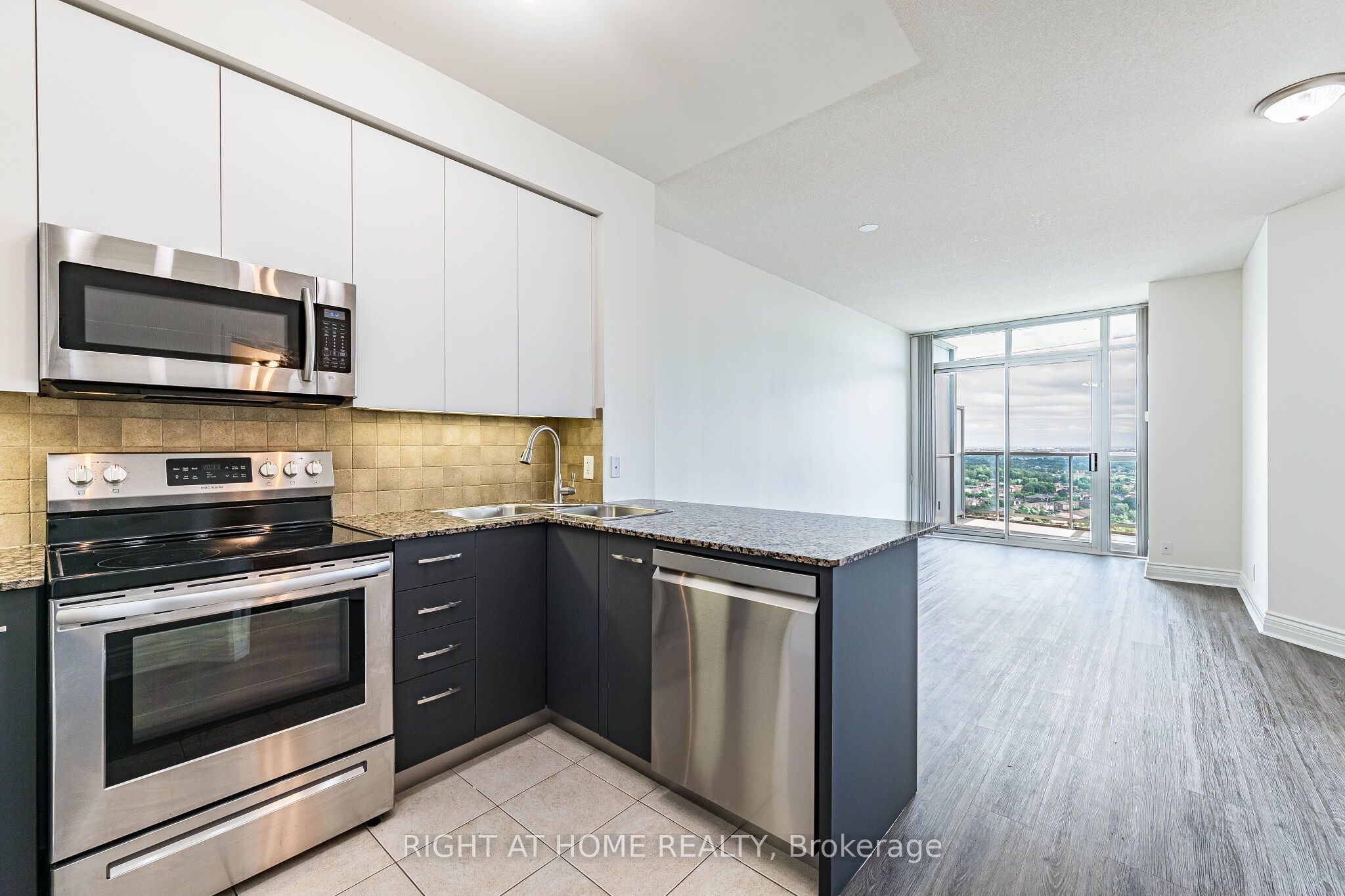 80 Absolute Avenue 2302 Property Photo 12