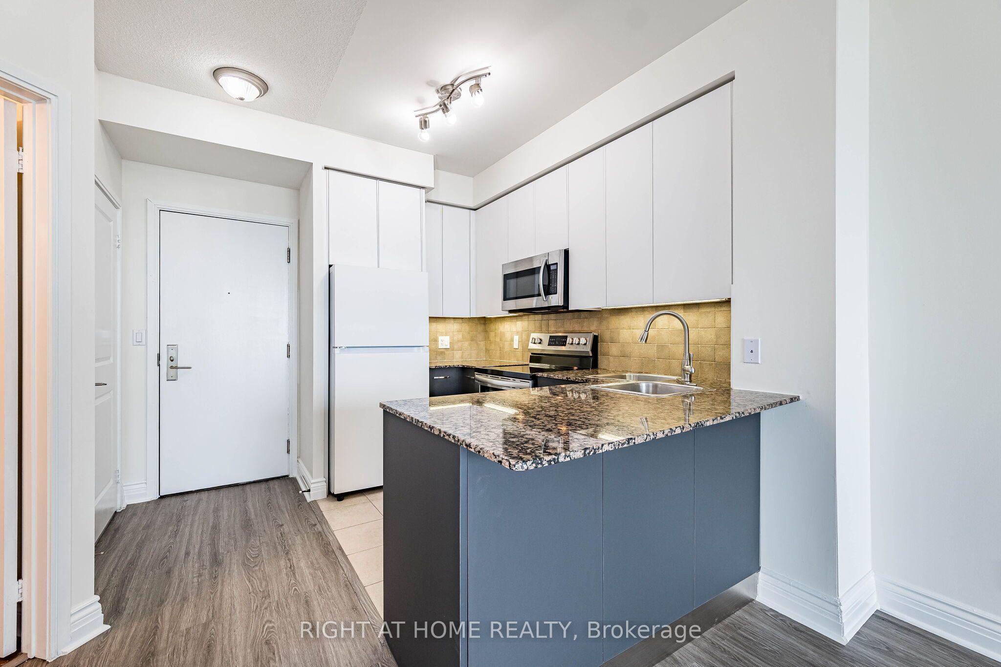 80 Absolute Avenue 2302 Property Photo 14
