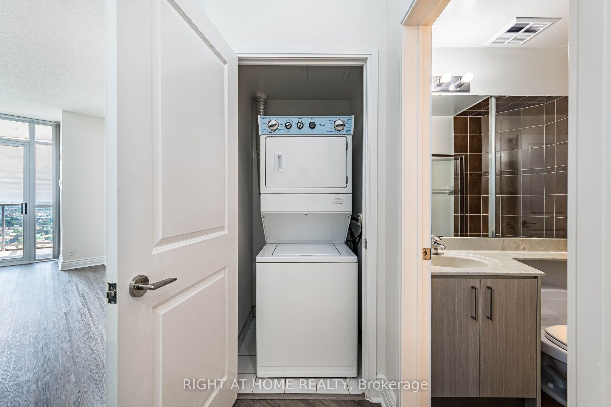 80 Absolute Avenue 2302 Property Photo 22