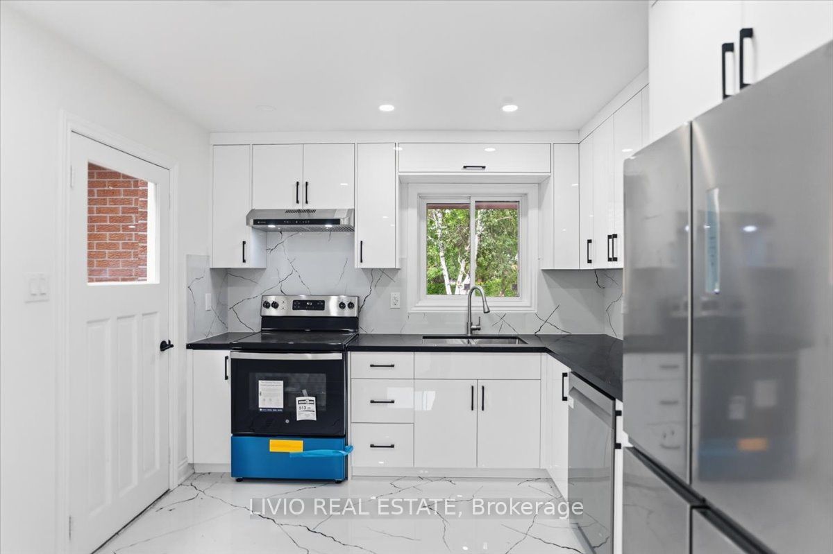 4002 Brandon Gate Drive Property Photo 4