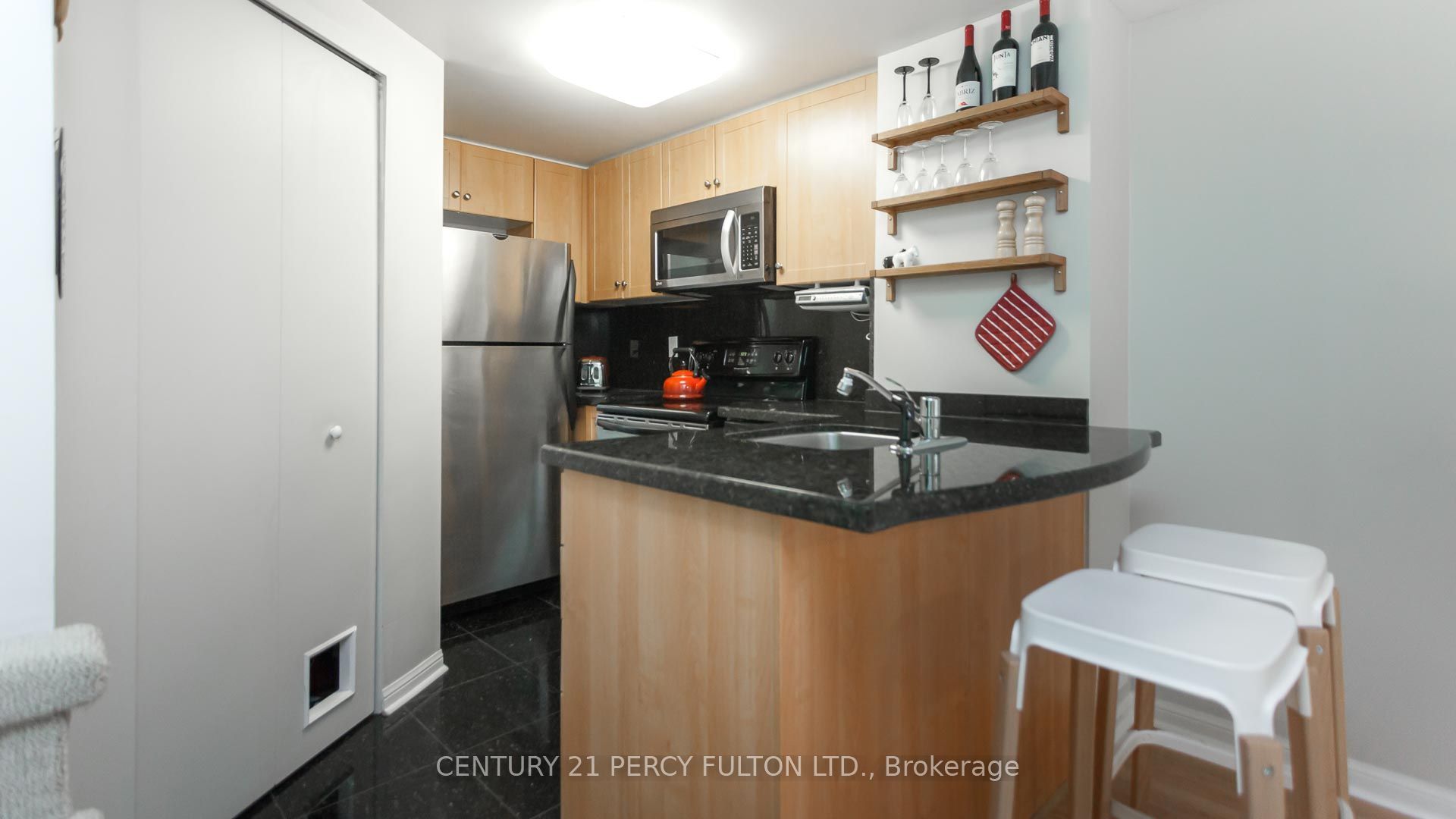 20 Machells Avenue N 112 Property Photo 9