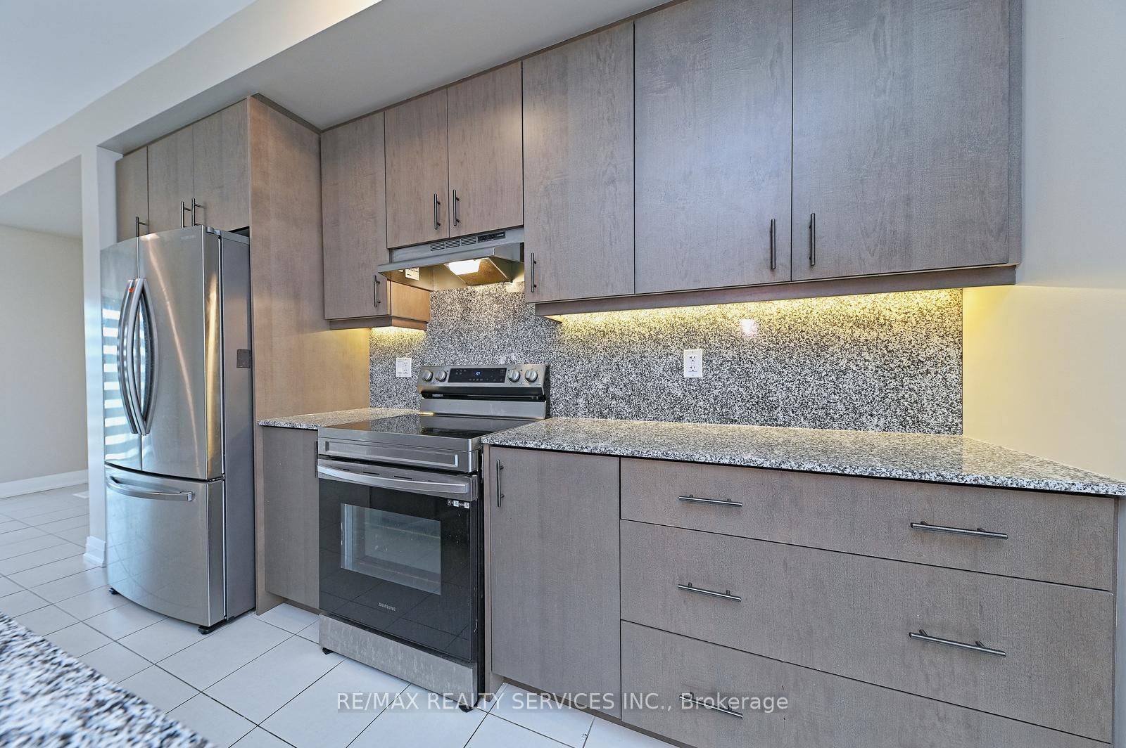 52 Humberstone Drive Property Photo 6
