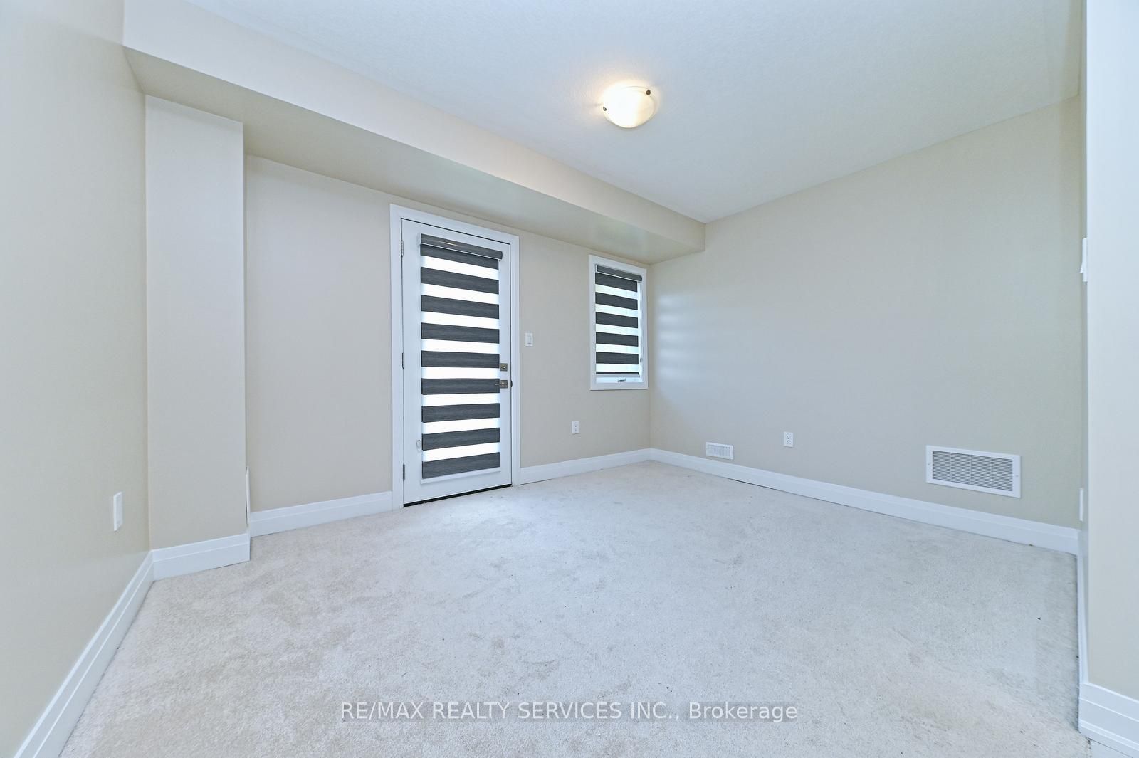 52 Humberstone Drive Property Photo 12