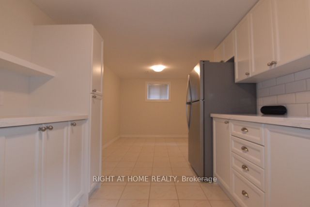 9 Elnathan Crescent Bsmt Property Photo 7
