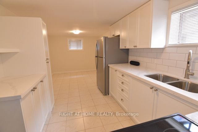 9 Elnathan Crescent Bsmt Property Photo 9