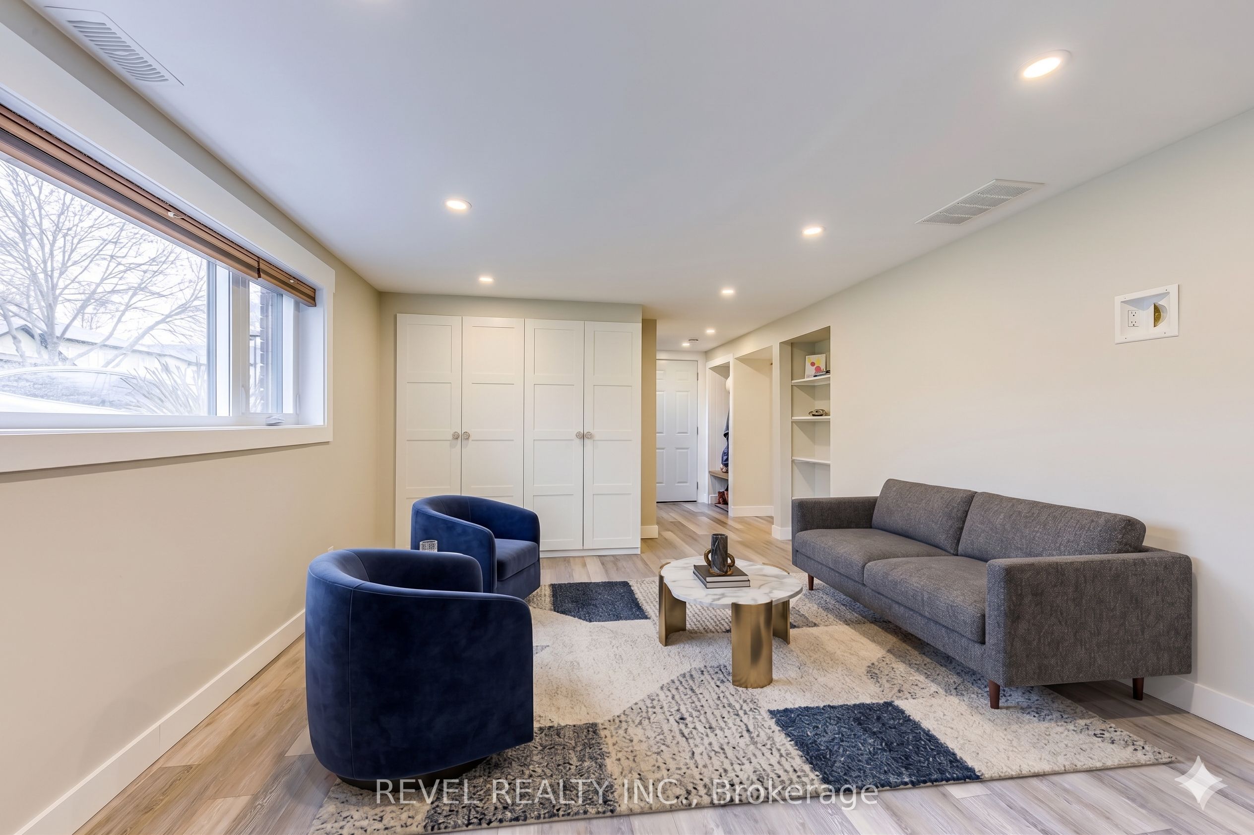 2128 Dunedin Road Property Photo 12