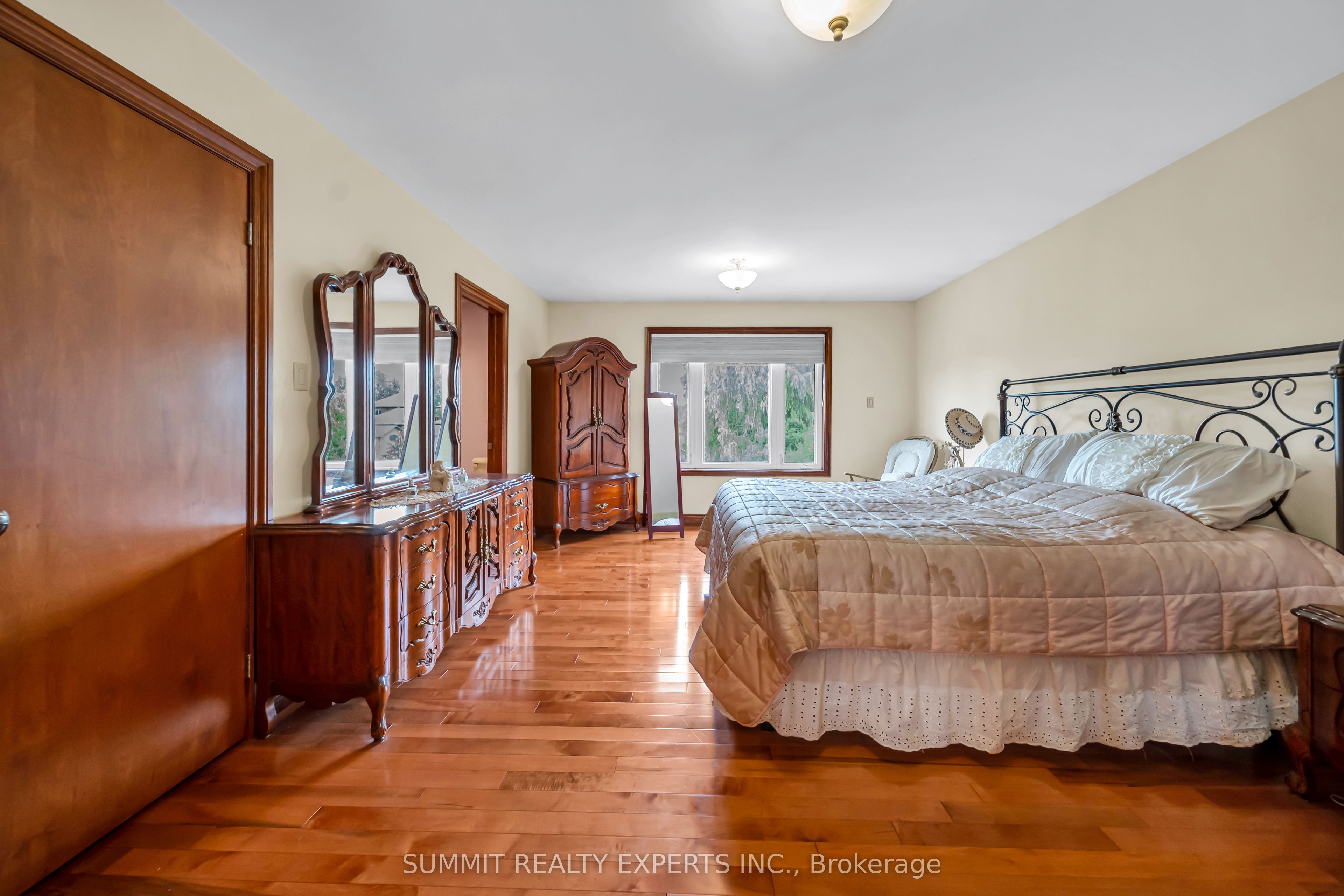 7728 Mayfield Road Property Photo 12