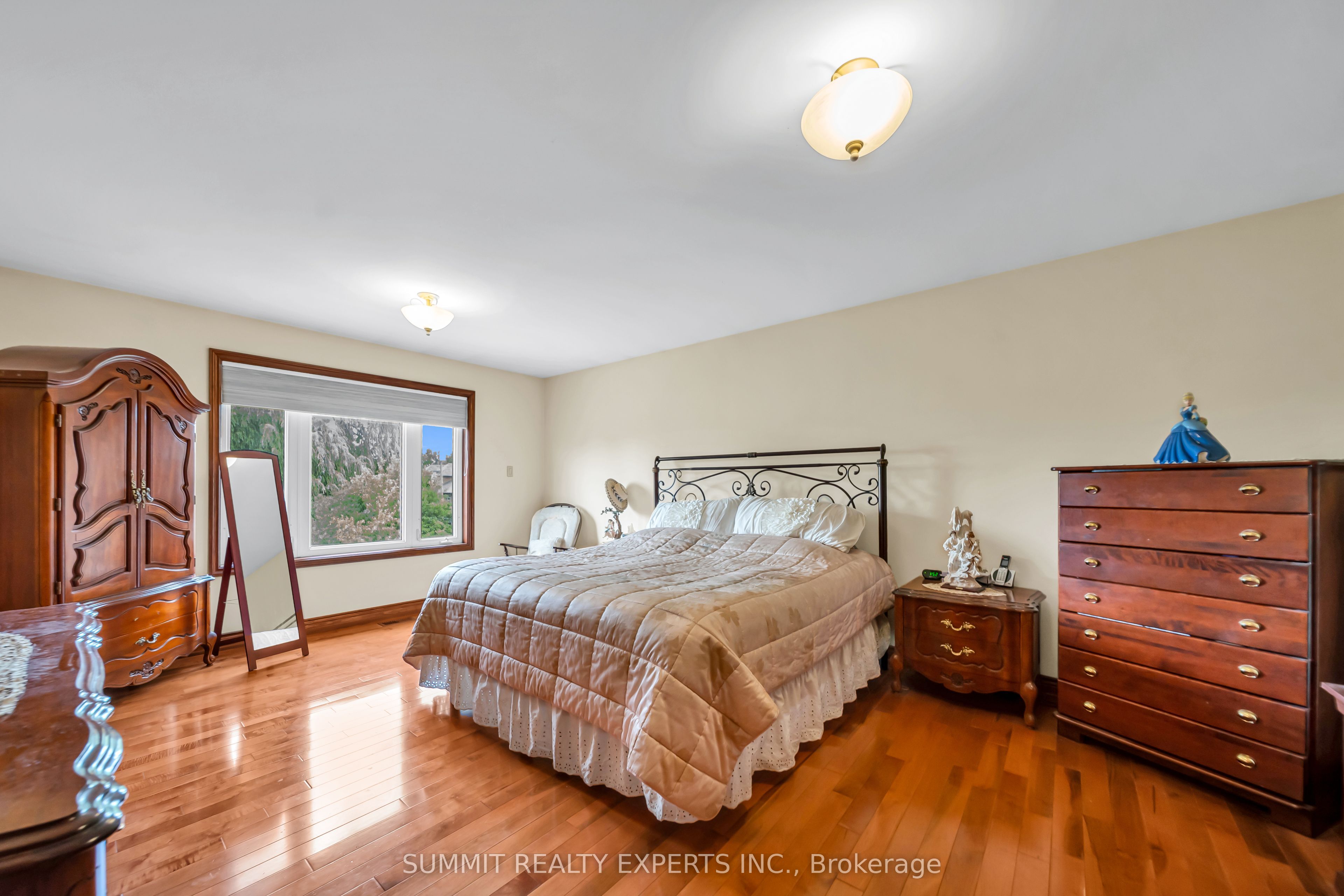 7728 Mayfield Road Property Photo 13