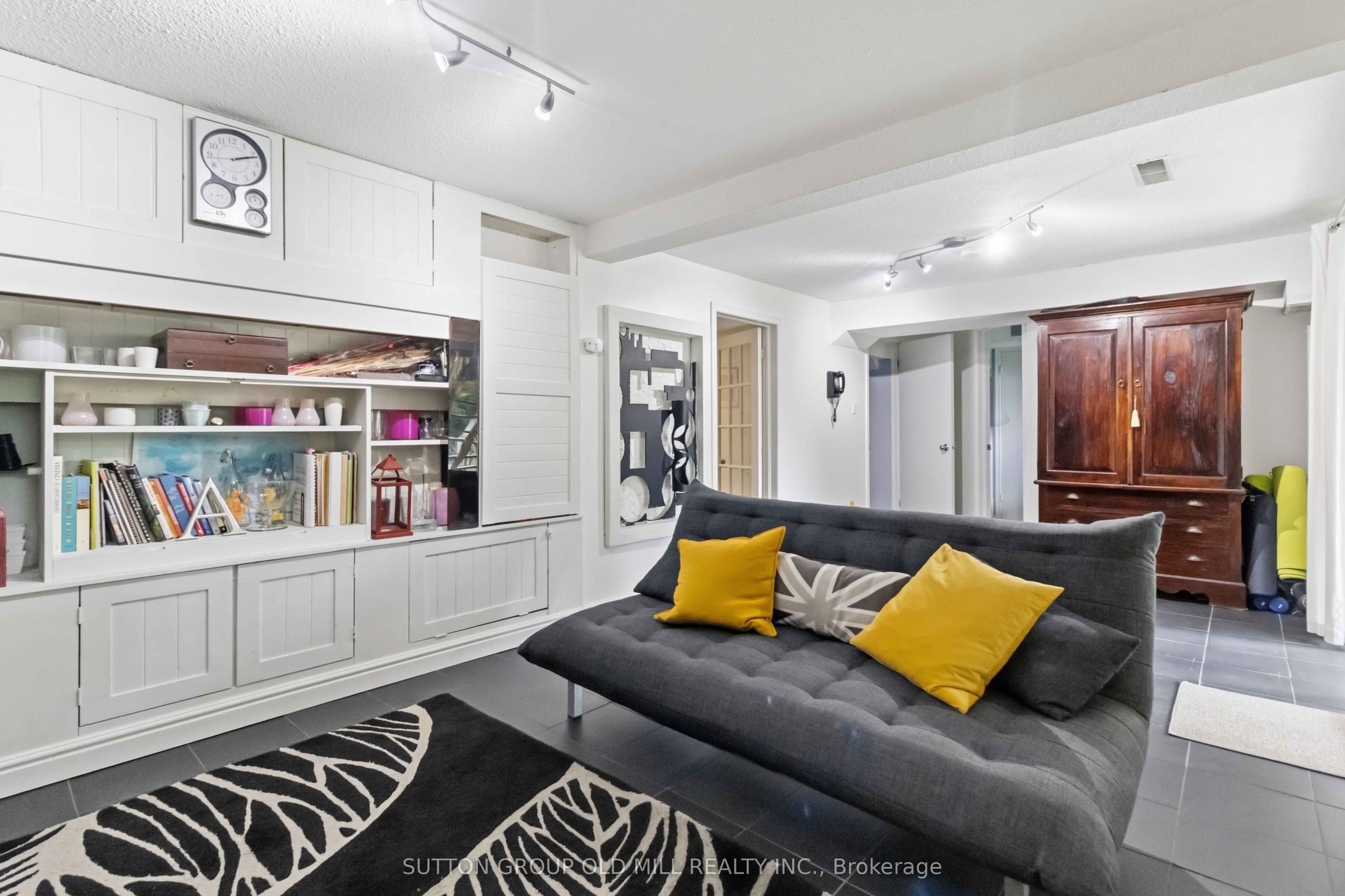 2811 Constable Road Property Photo 25
