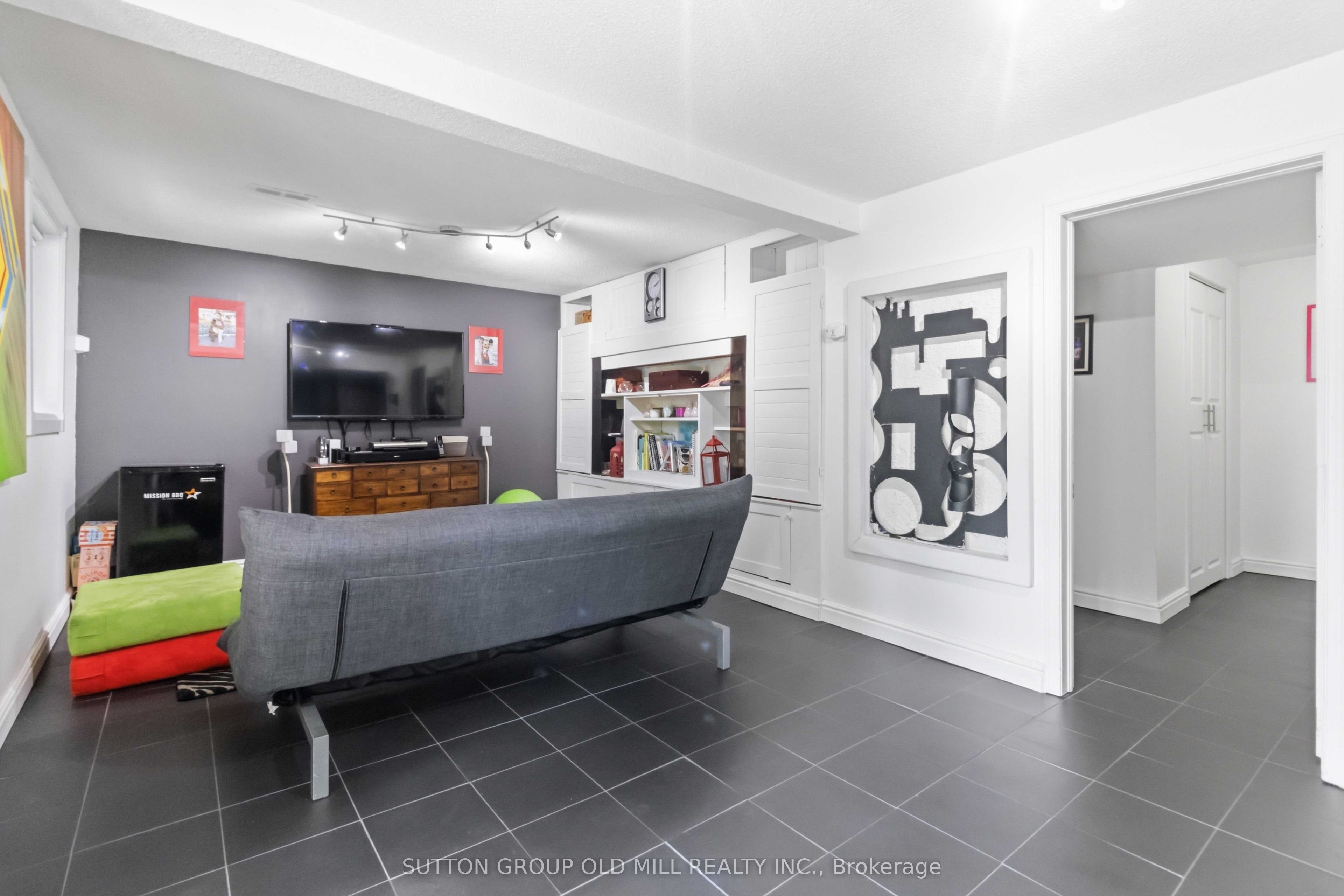 2811 Constable Road Property Photo 26