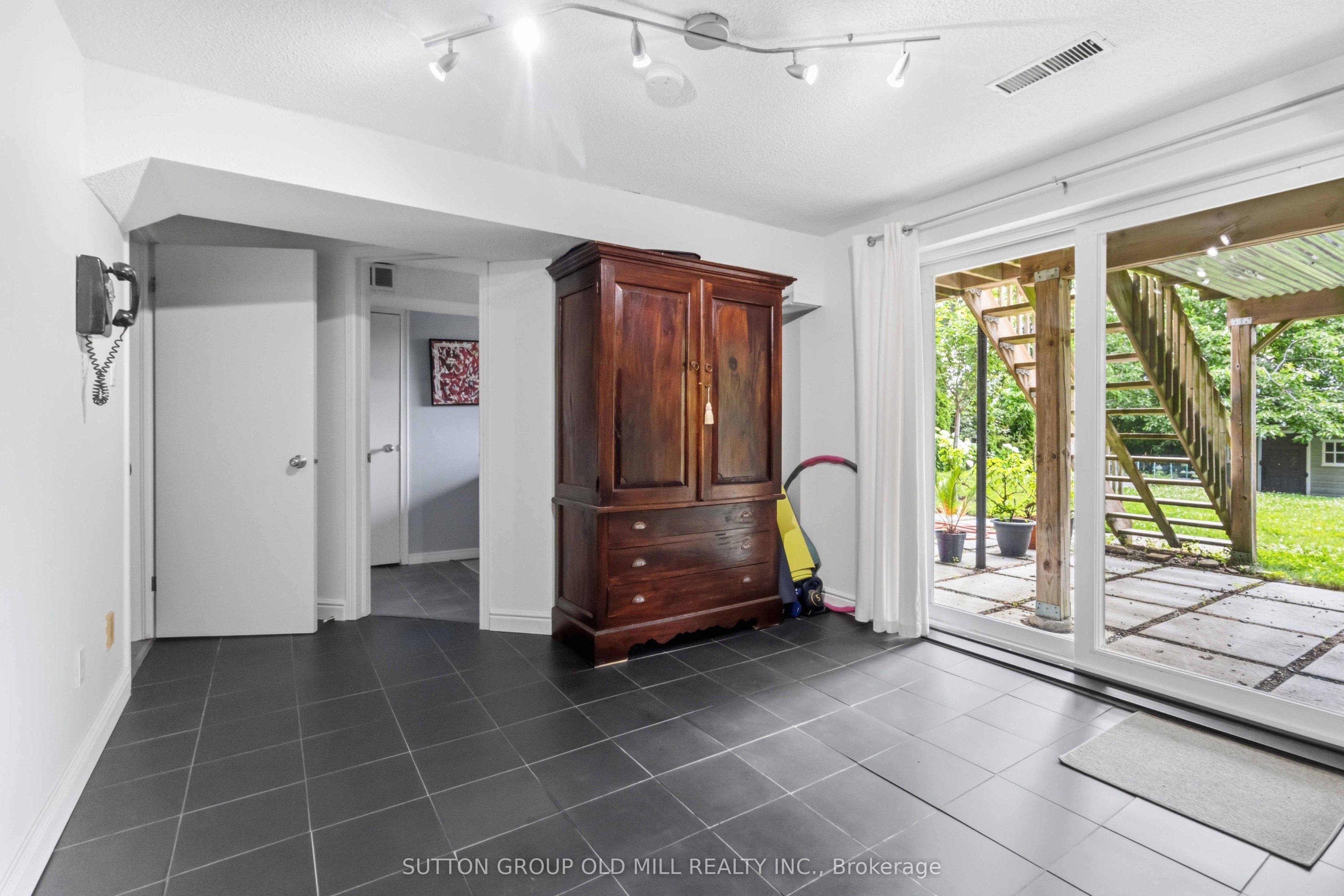 2811 Constable Road Property Photo 27