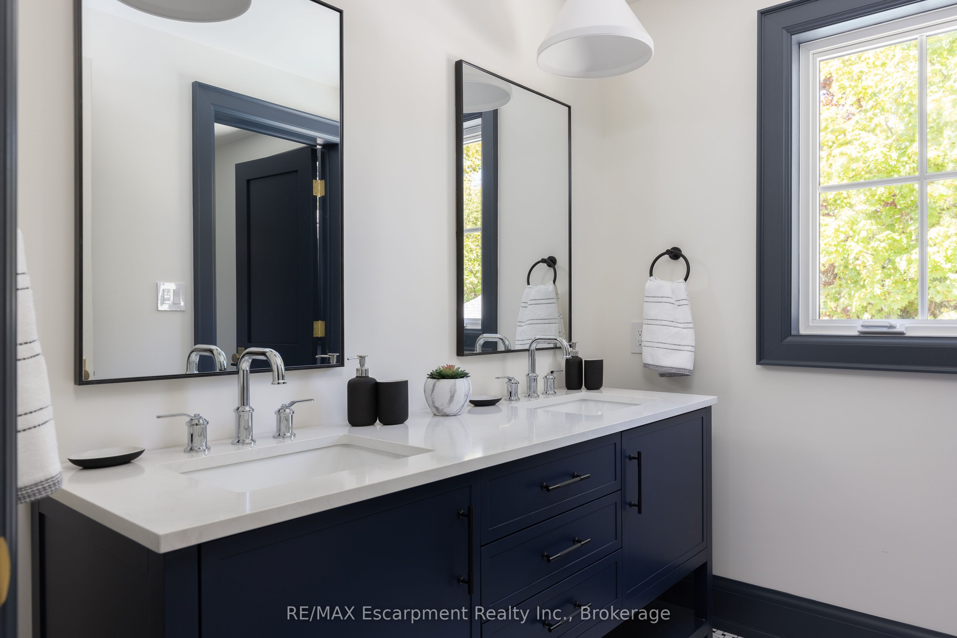 130 Edgecliffe Place Property Photo 36