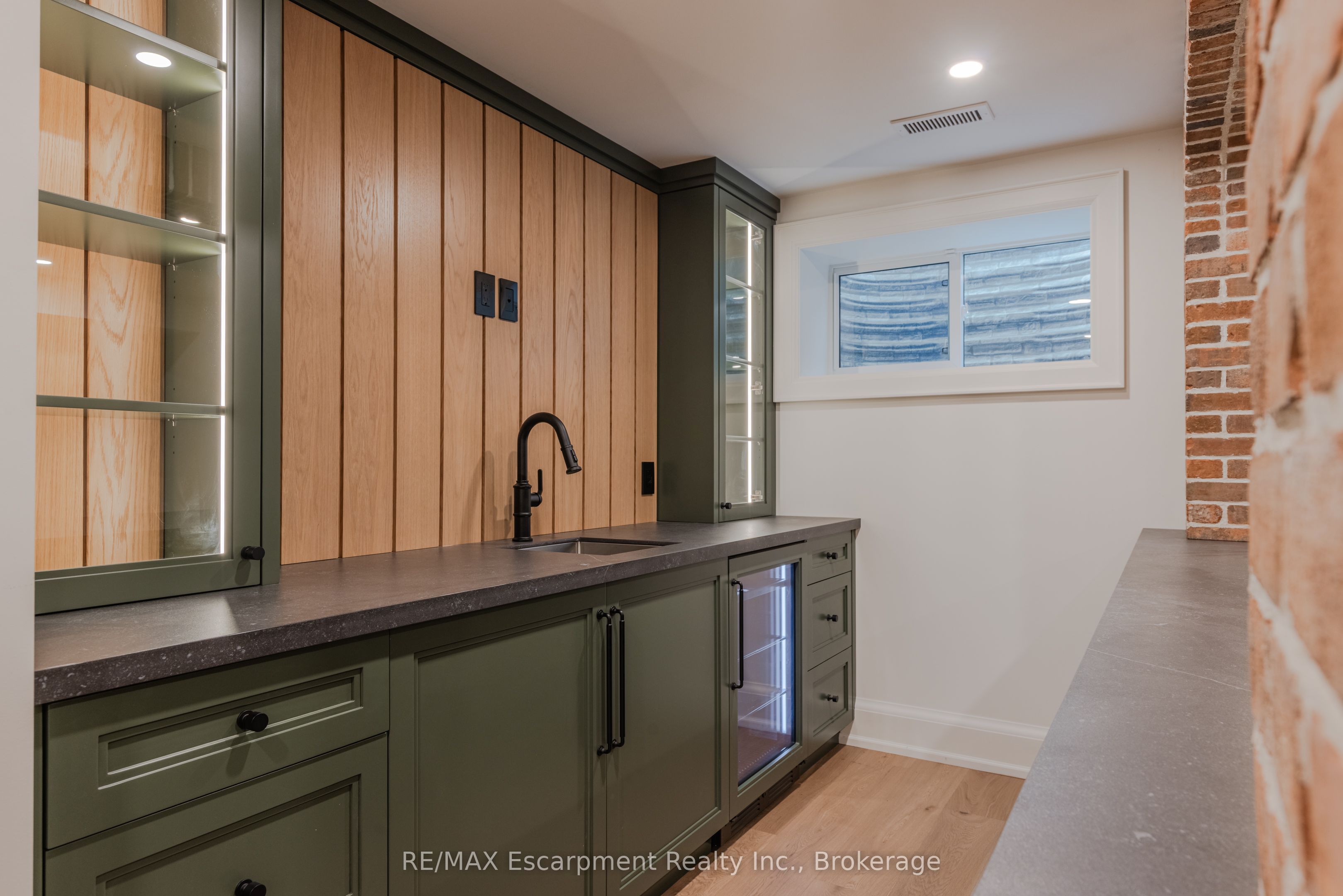 130 Edgecliffe Place Property Photo 40