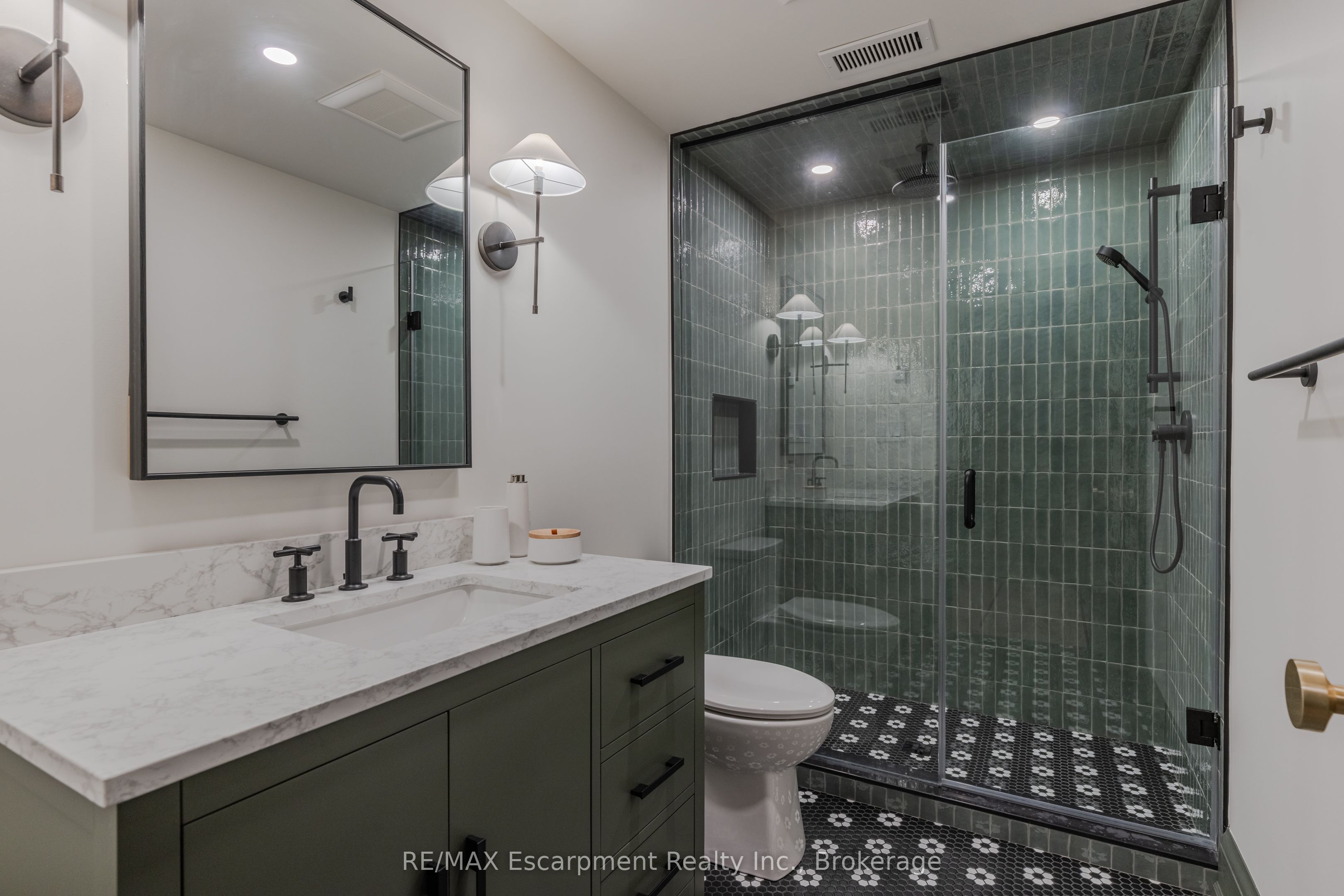130 Edgecliffe Place Property Photo 45