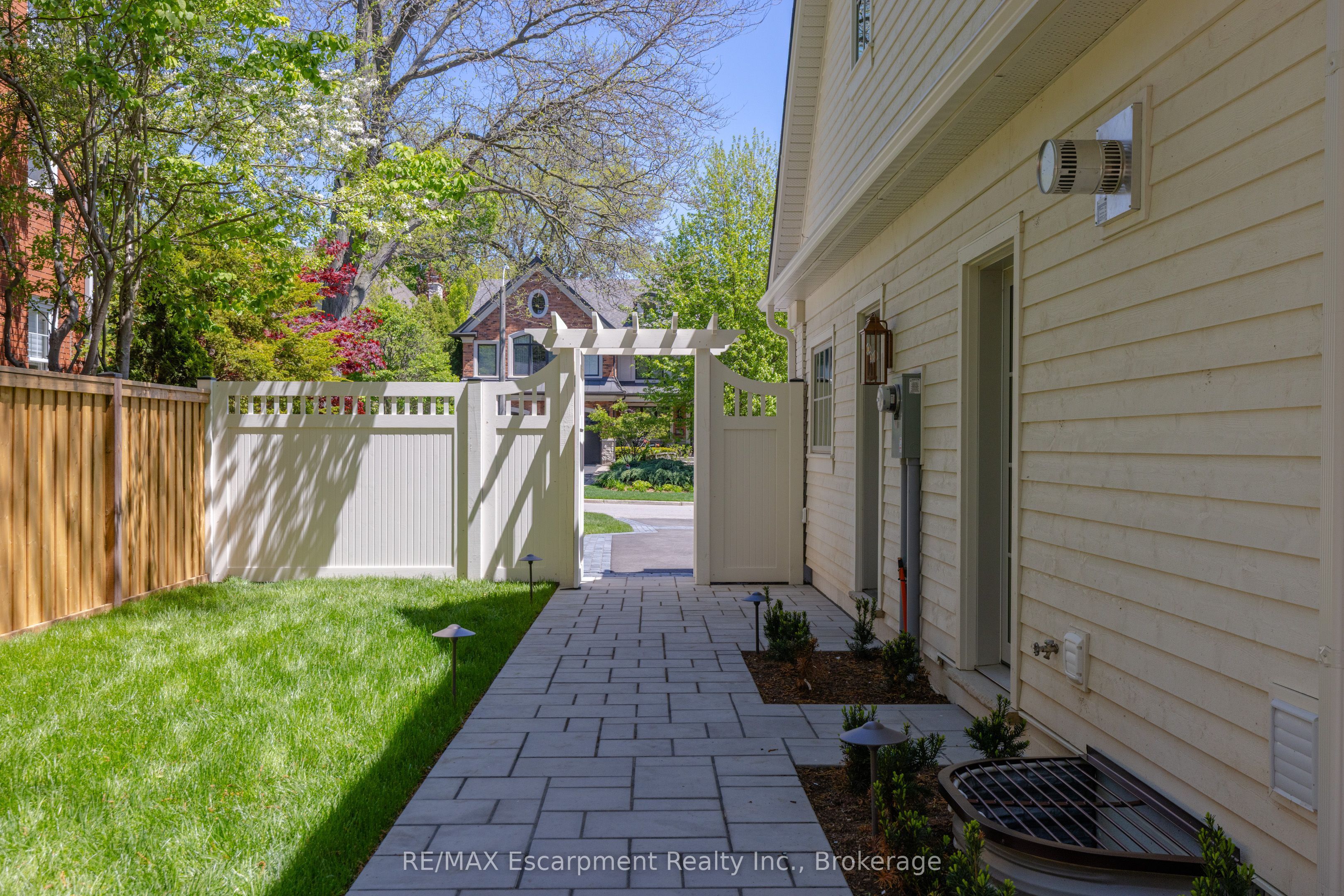 130 Edgecliffe Place Property Photo 50