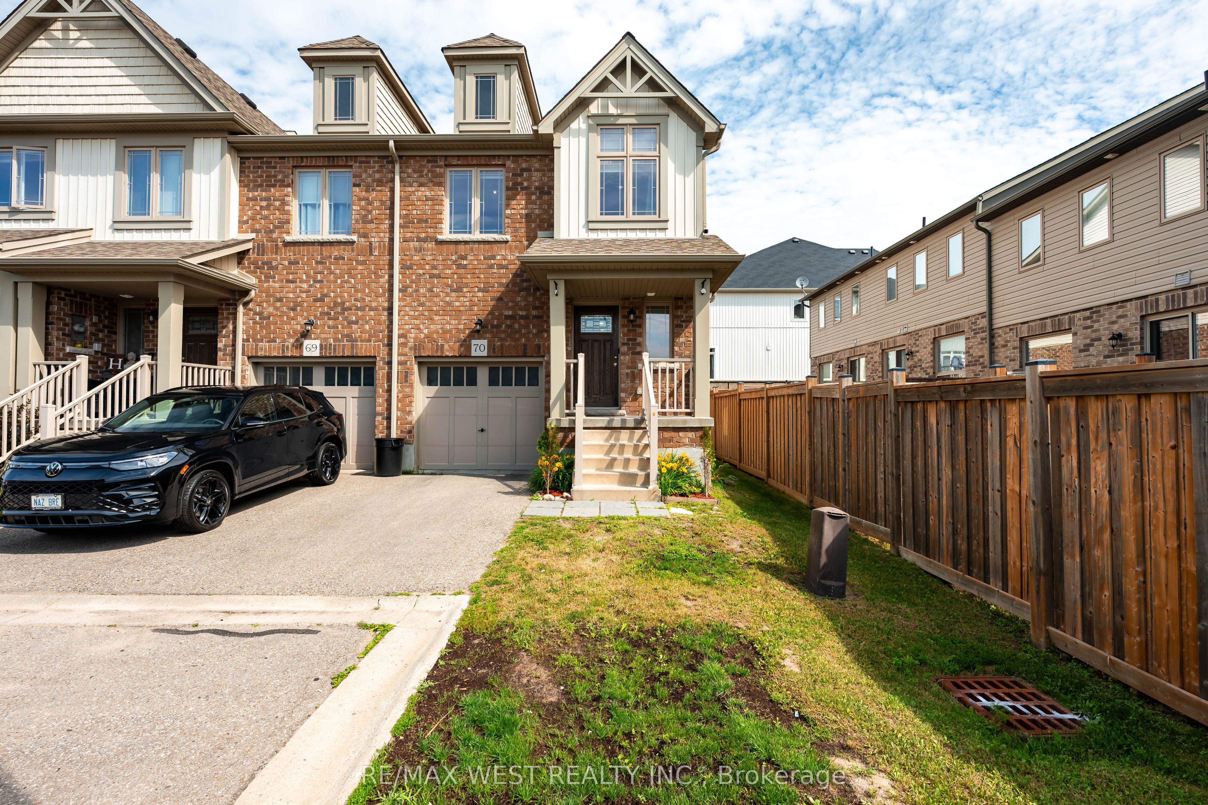 124 Parkinson Crescent 70 Property Photo 1