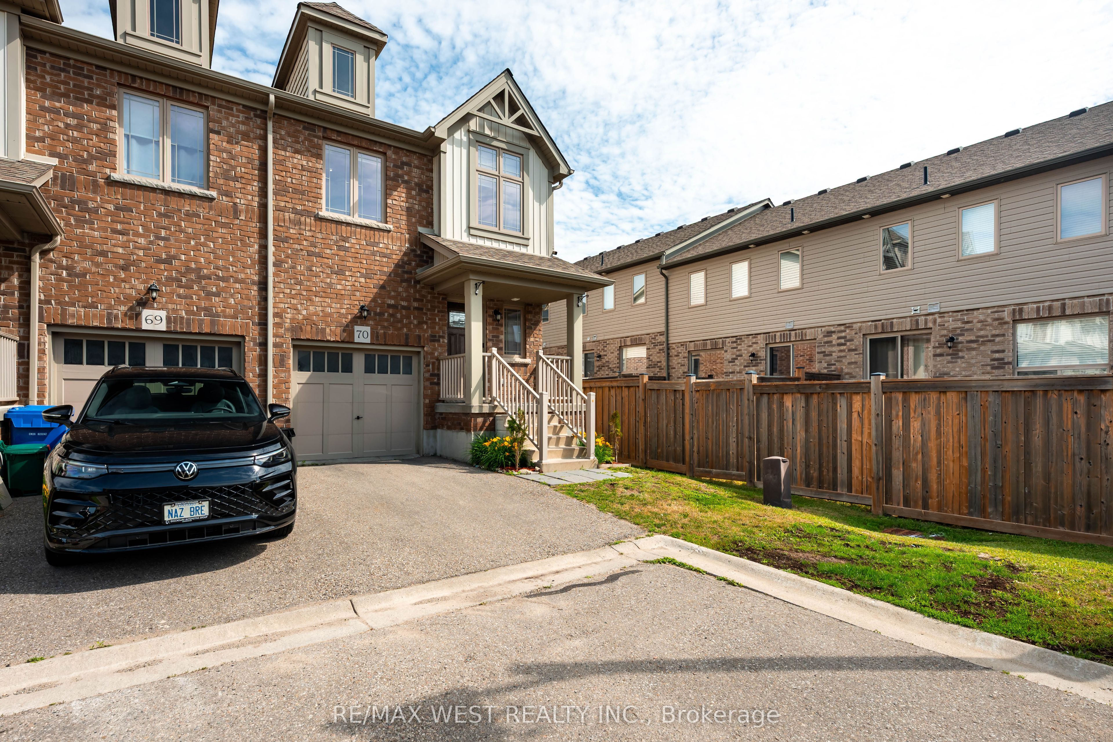 124 Parkinson Crescent 70 Property Photo 2