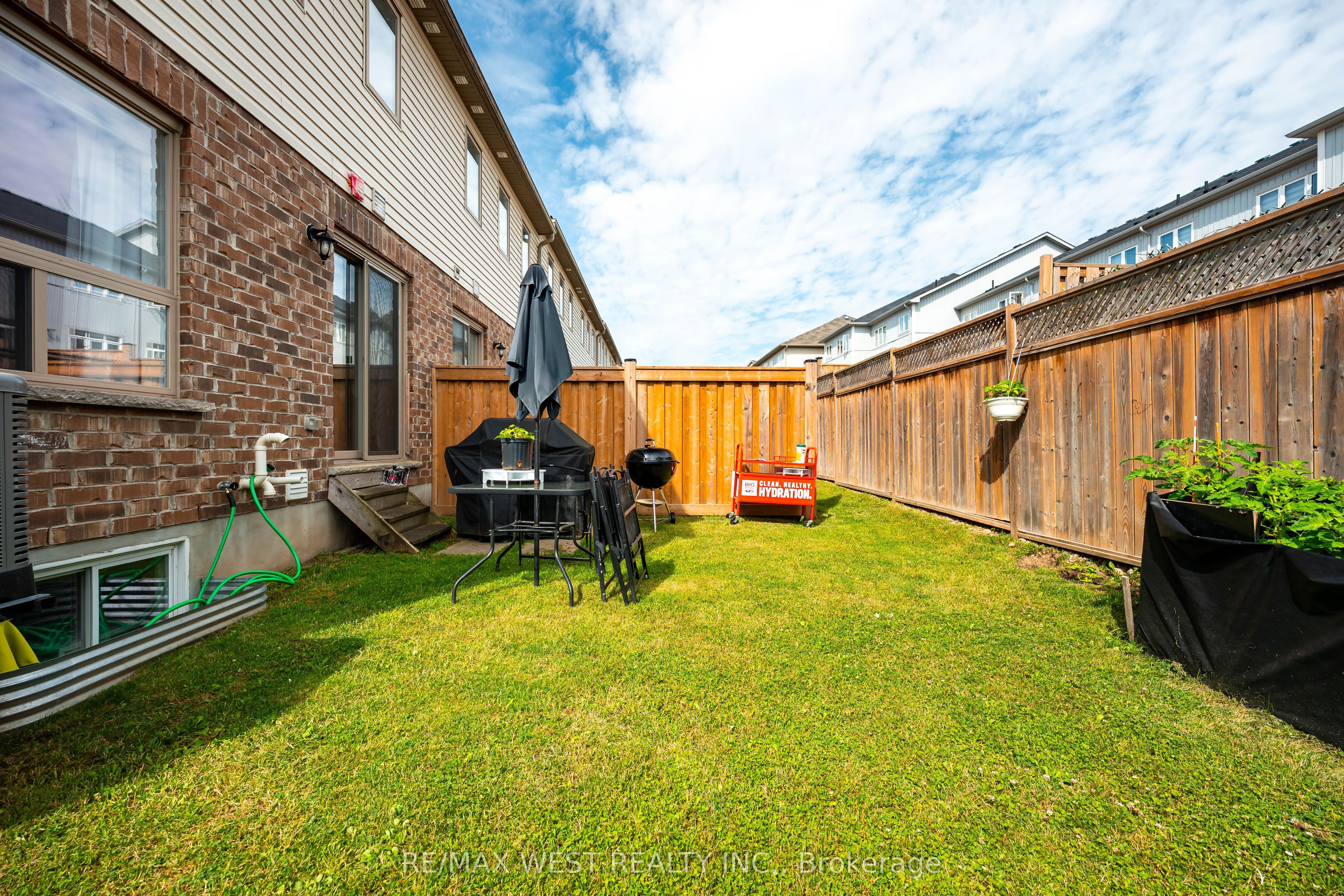 124 Parkinson Crescent 70 Property Photo 6