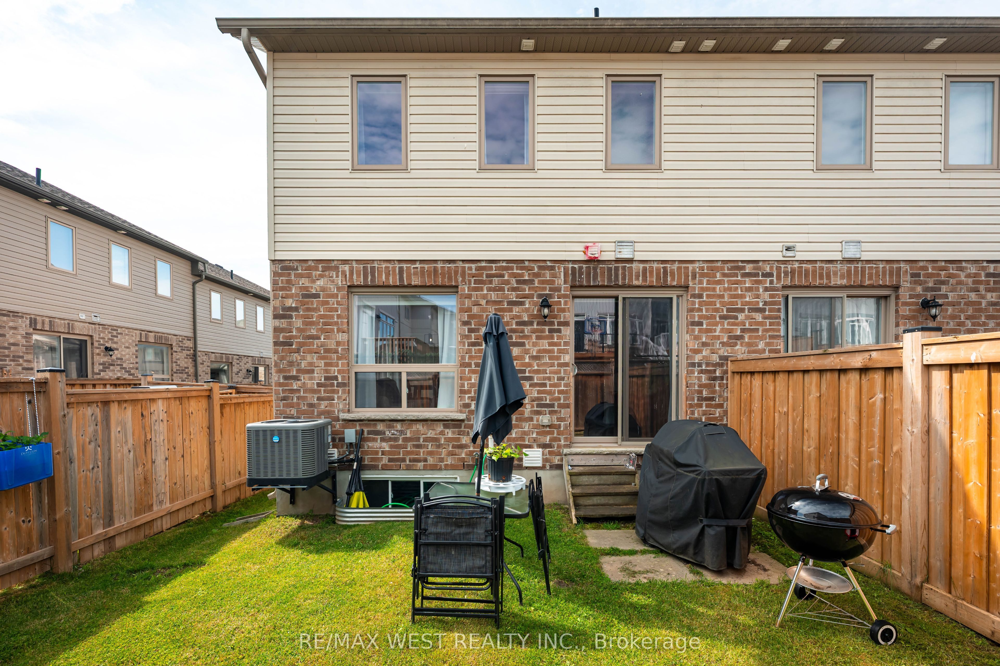 124 Parkinson Crescent 70 Property Photo 8