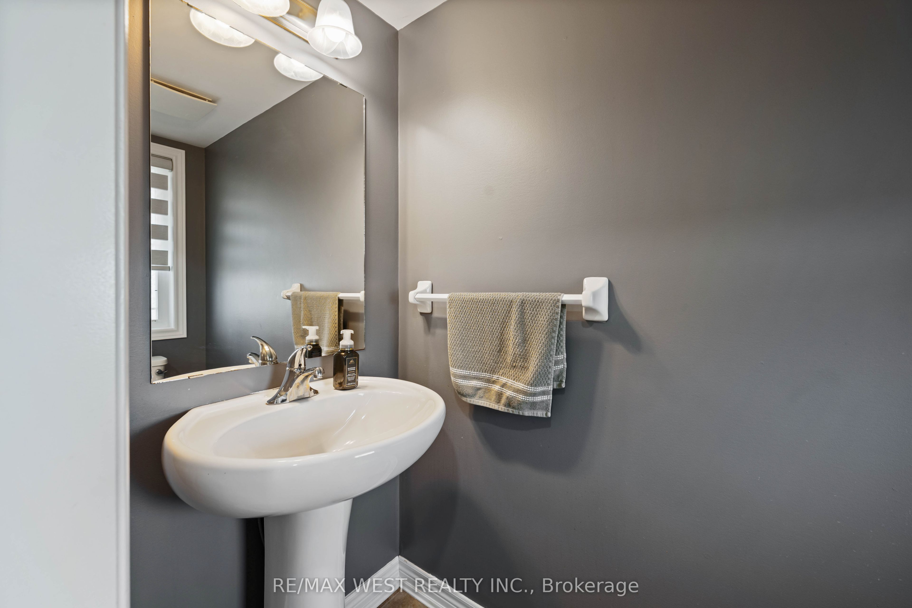124 Parkinson Crescent 70 Property Photo 10